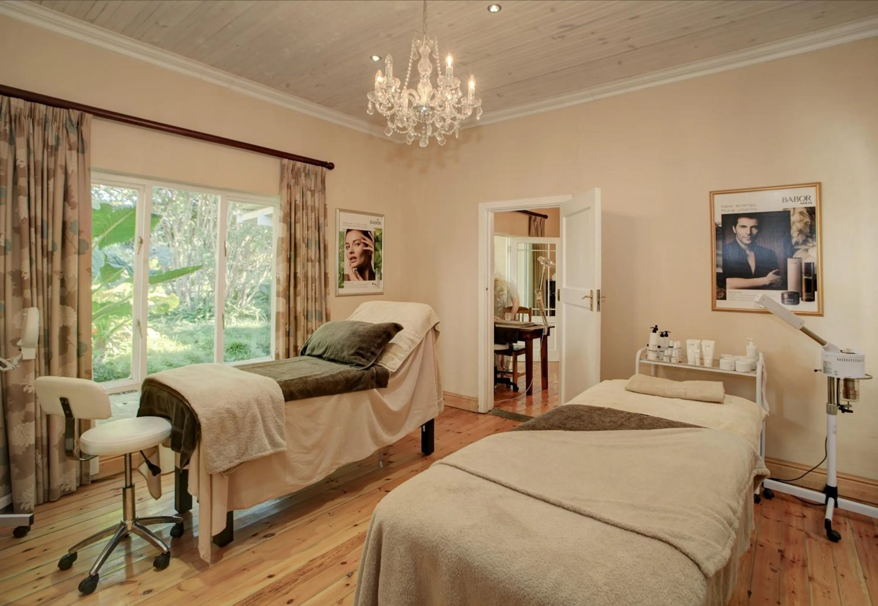 Massage, Bed in Zuurberg Mountain Village