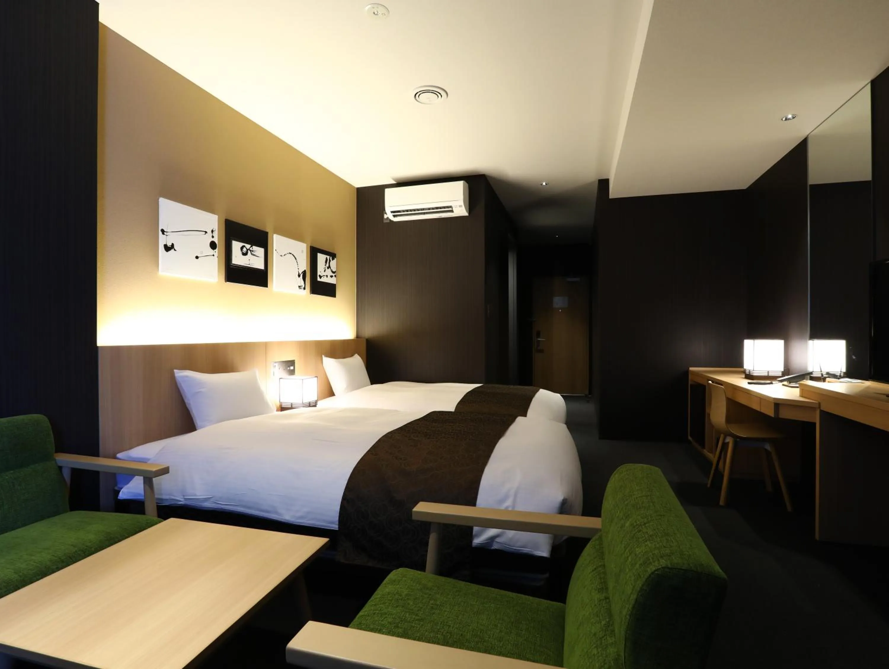 Bed in KOKO HOTEL Kyoto Shijo Karasuma - formerly Hotel Wing International Kyoto - Shijo Karasuma