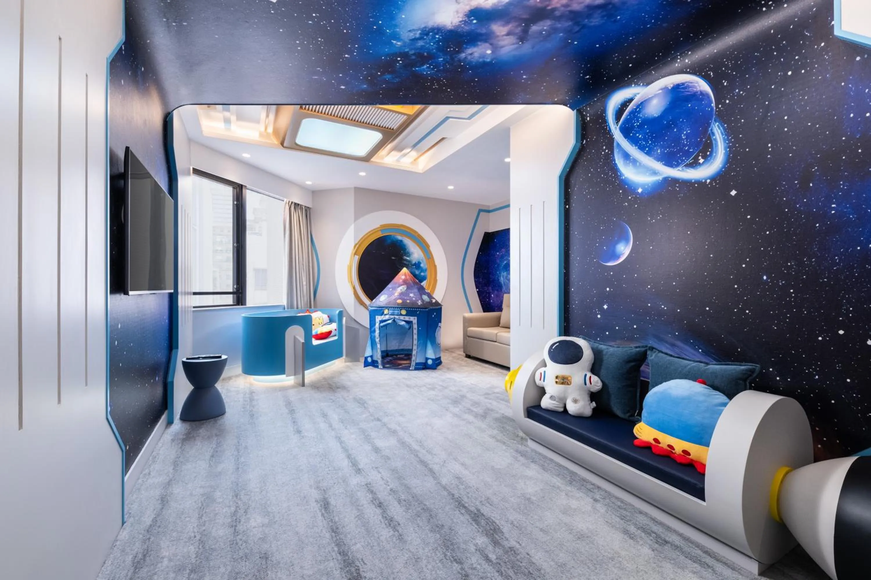 Living room in The Kimberley Hotel