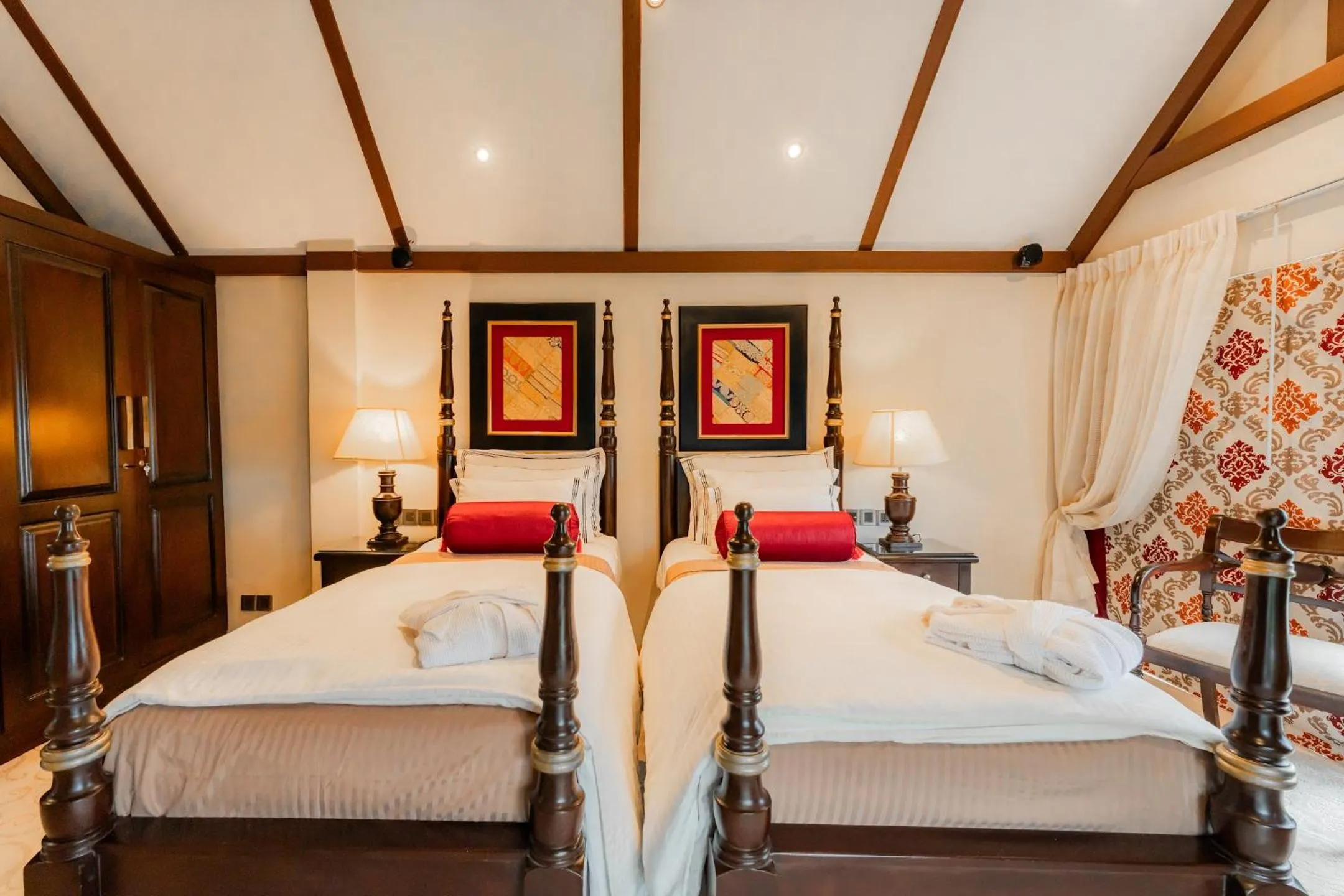 Bedroom, Bed in The CheRiz Boutique