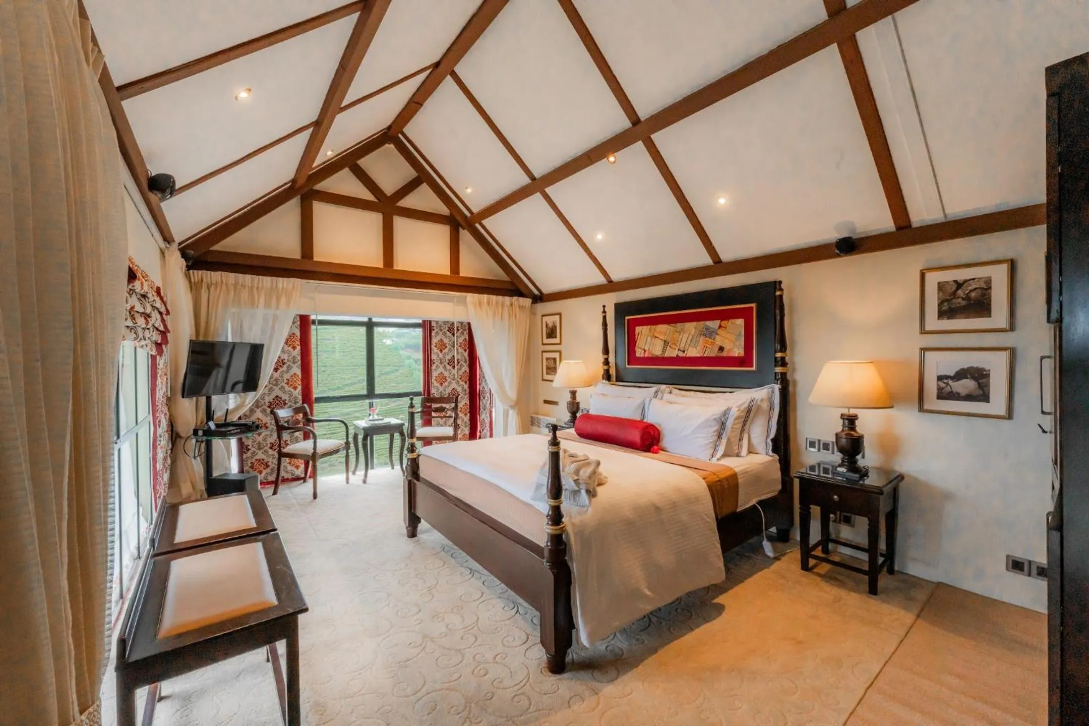 Bedroom, Bed in The CheRiz Boutique