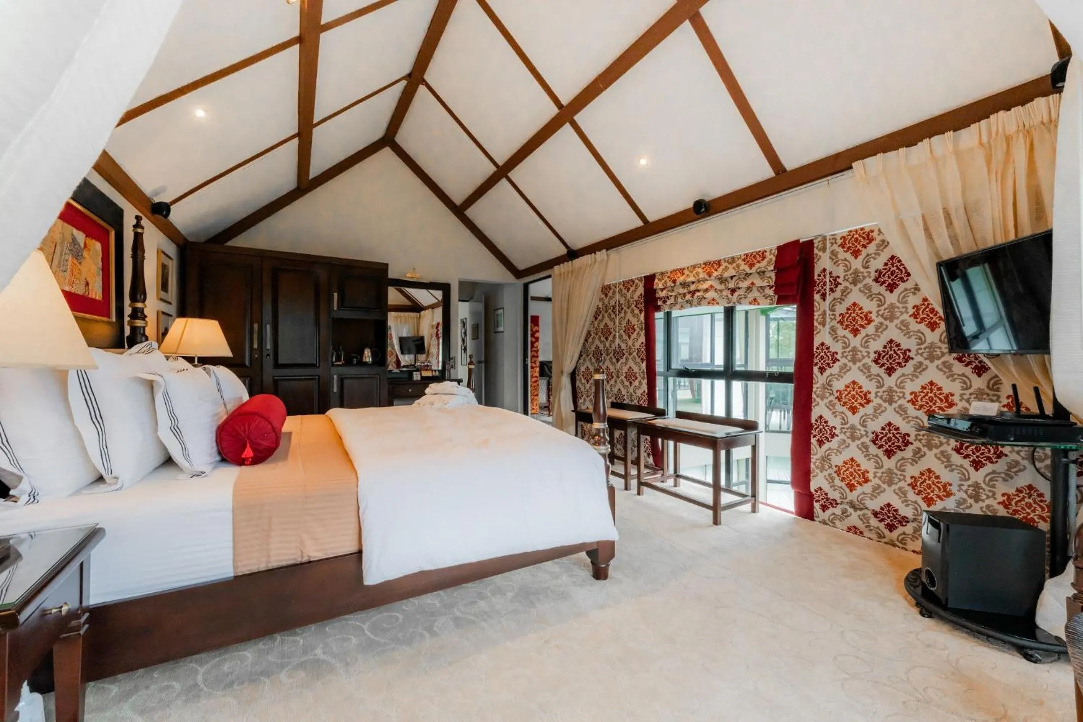 Bedroom, Bed in The CheRiz Boutique