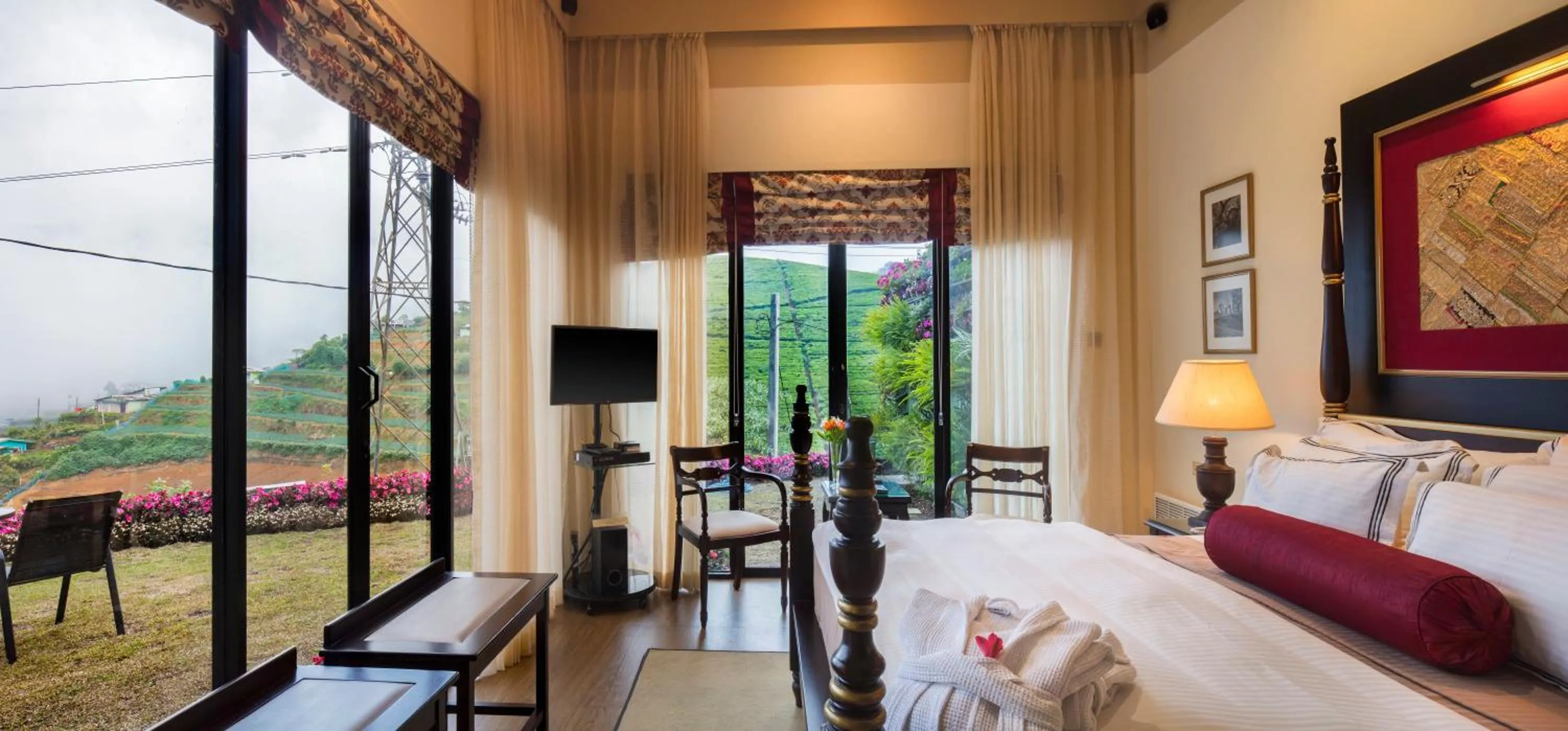 Bedroom, Bed in The CheRiz Boutique