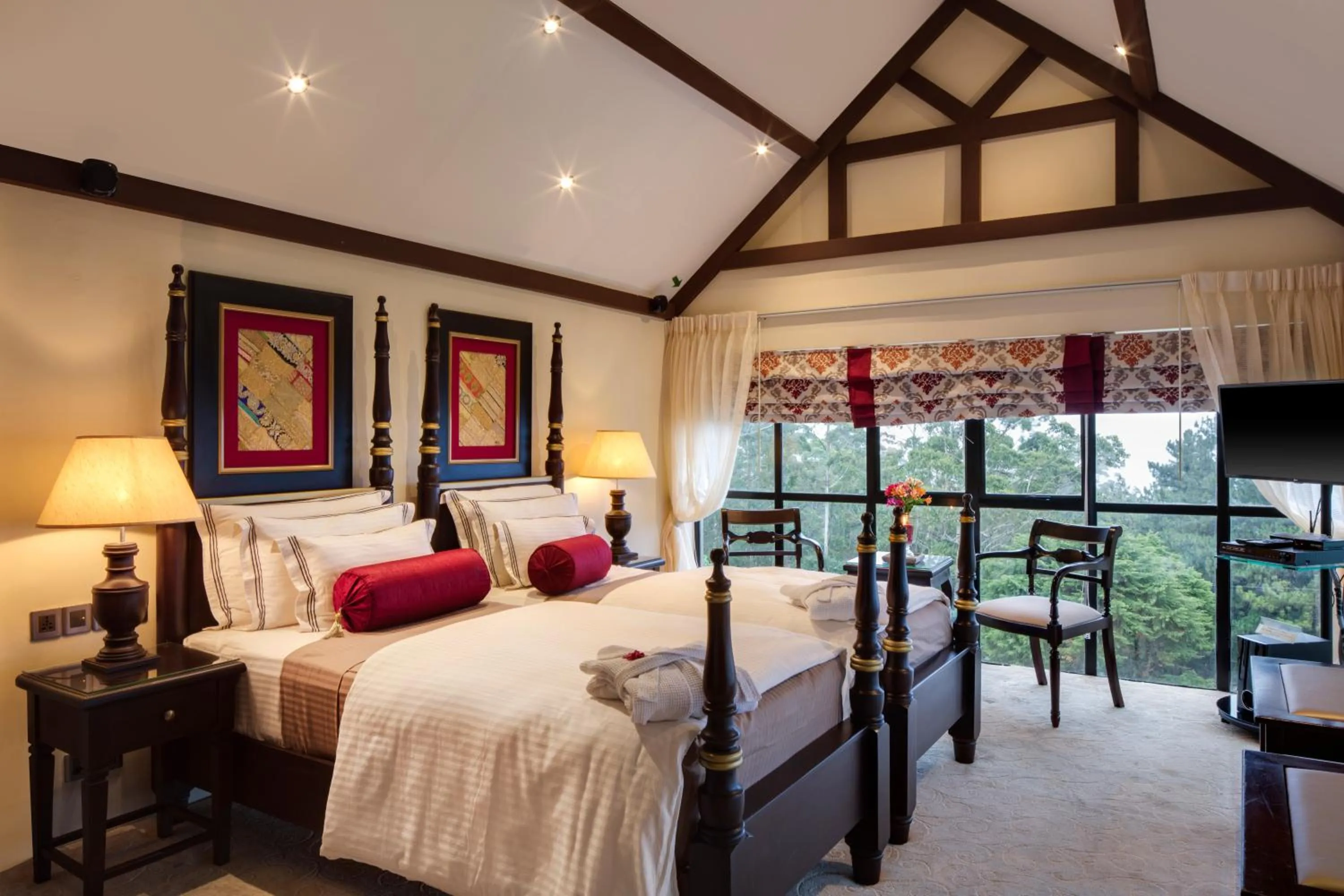 Bedroom, Bed in The CheRiz Boutique