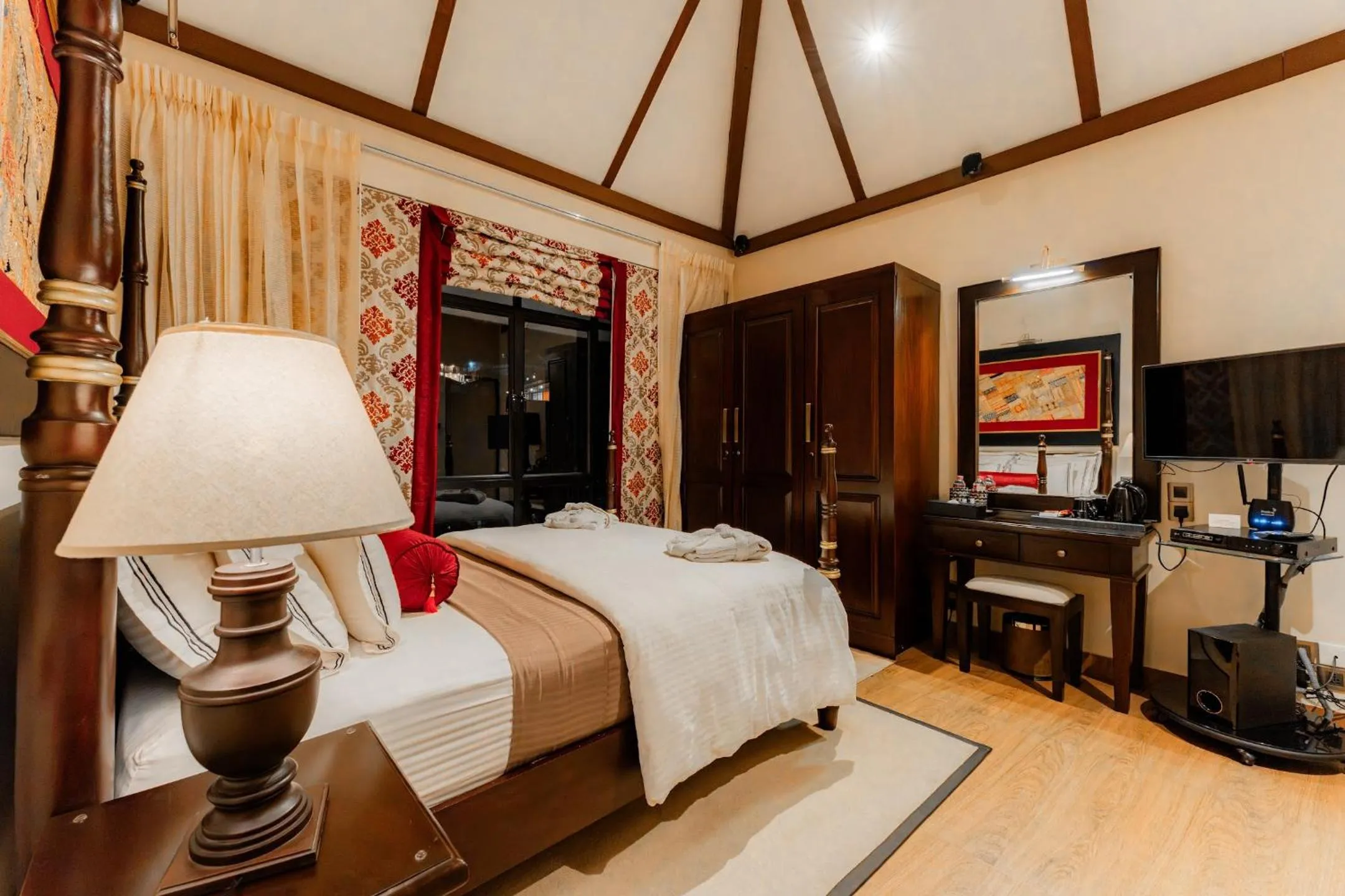 Bedroom, Bed in The CheRiz Boutique