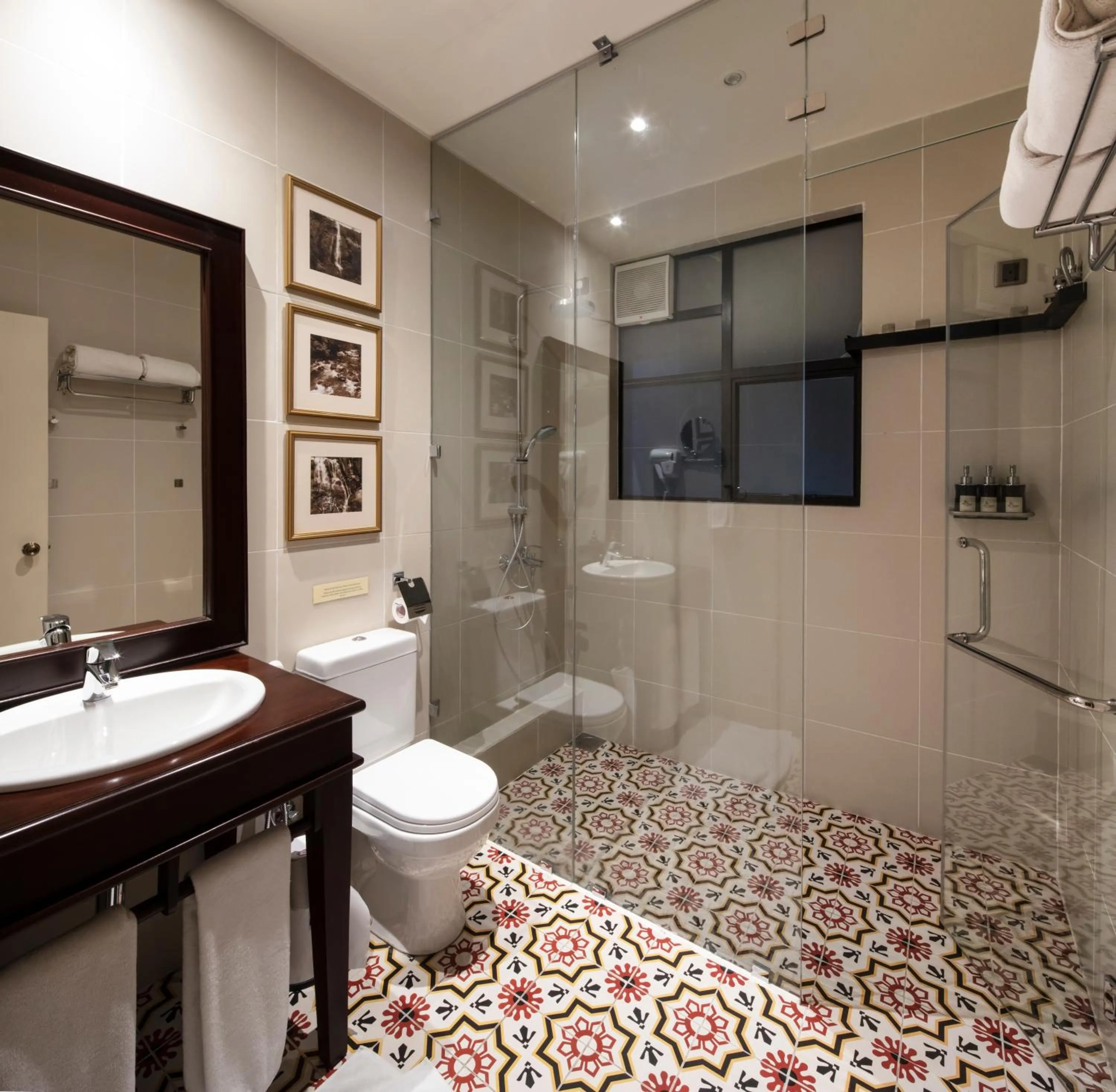 Toilet in The CheRiz Boutique