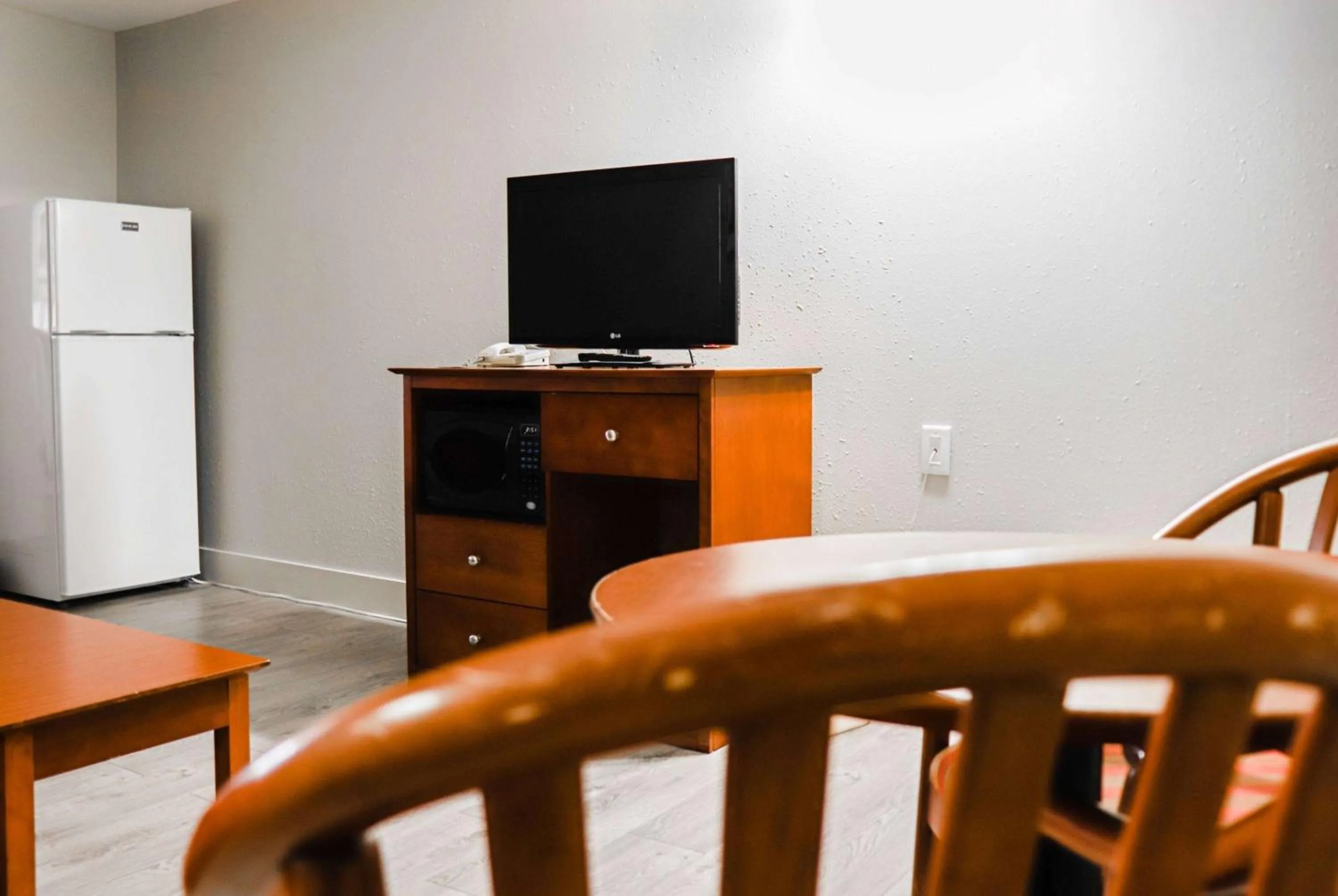 Photo of the whole room in Super 8 by Wyndham Campbellton NB