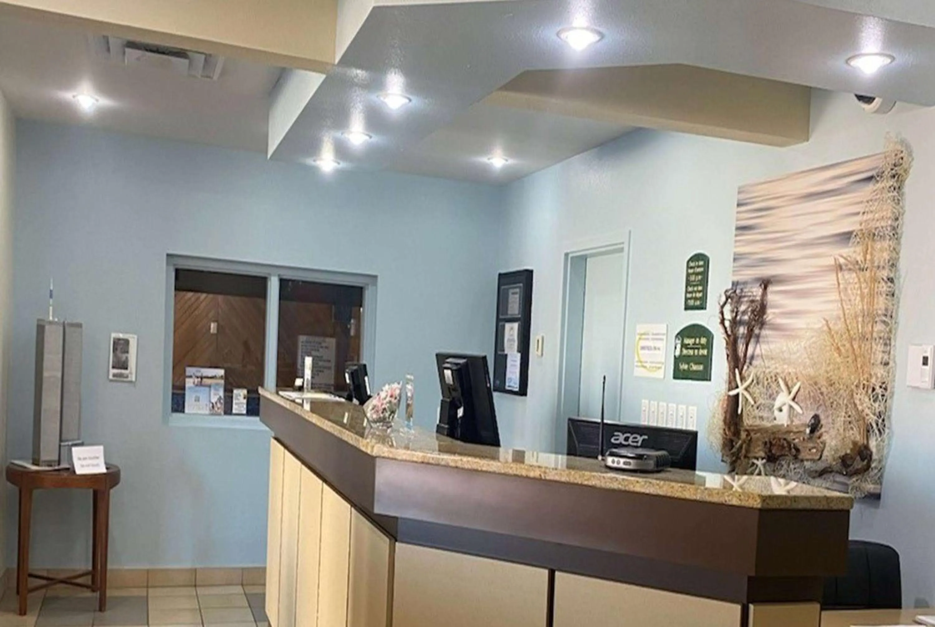 Lobby or reception in Super 8 by Wyndham Campbellton NB