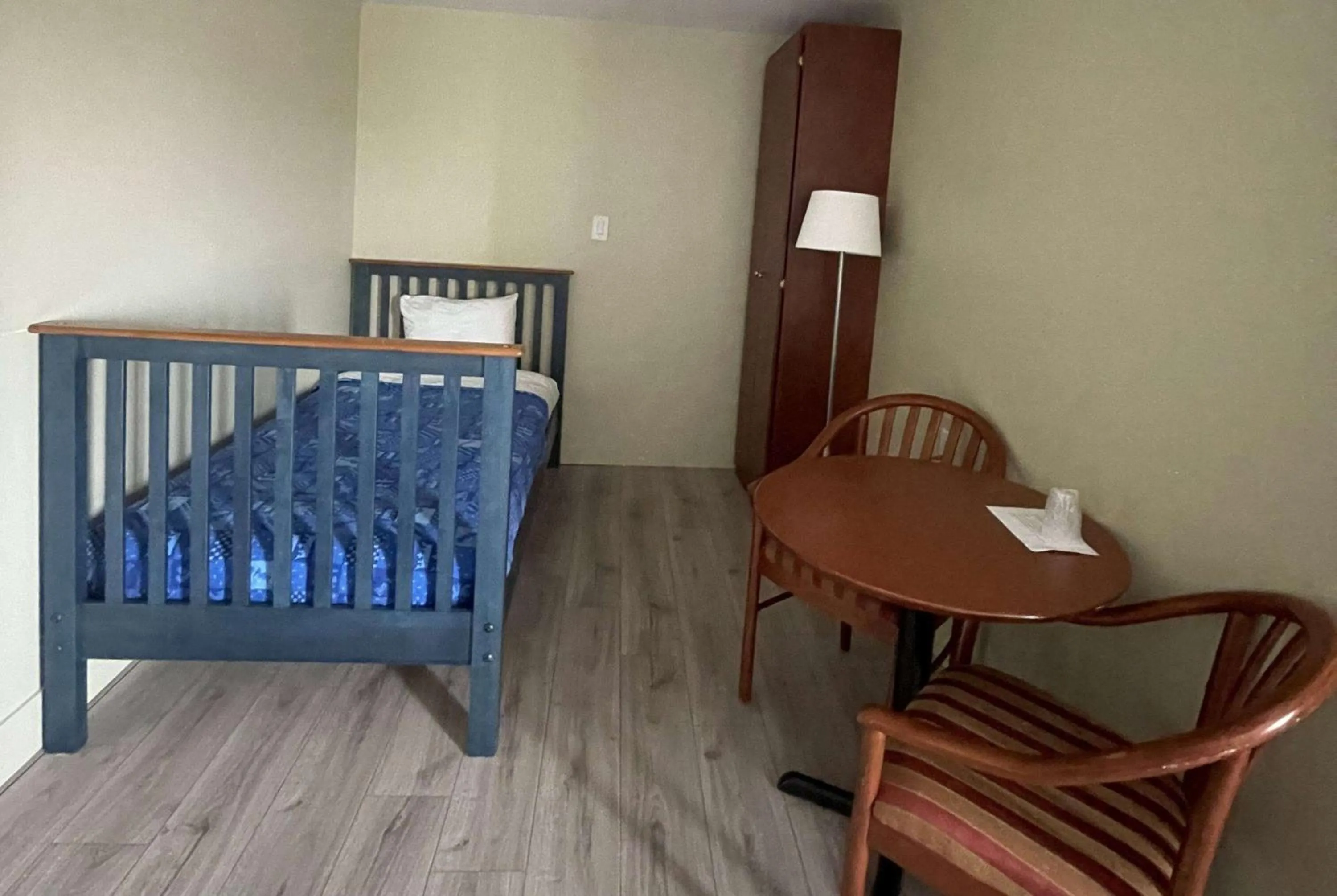 Photo of the whole room, Bed in Super 8 by Wyndham Campbellton NB
