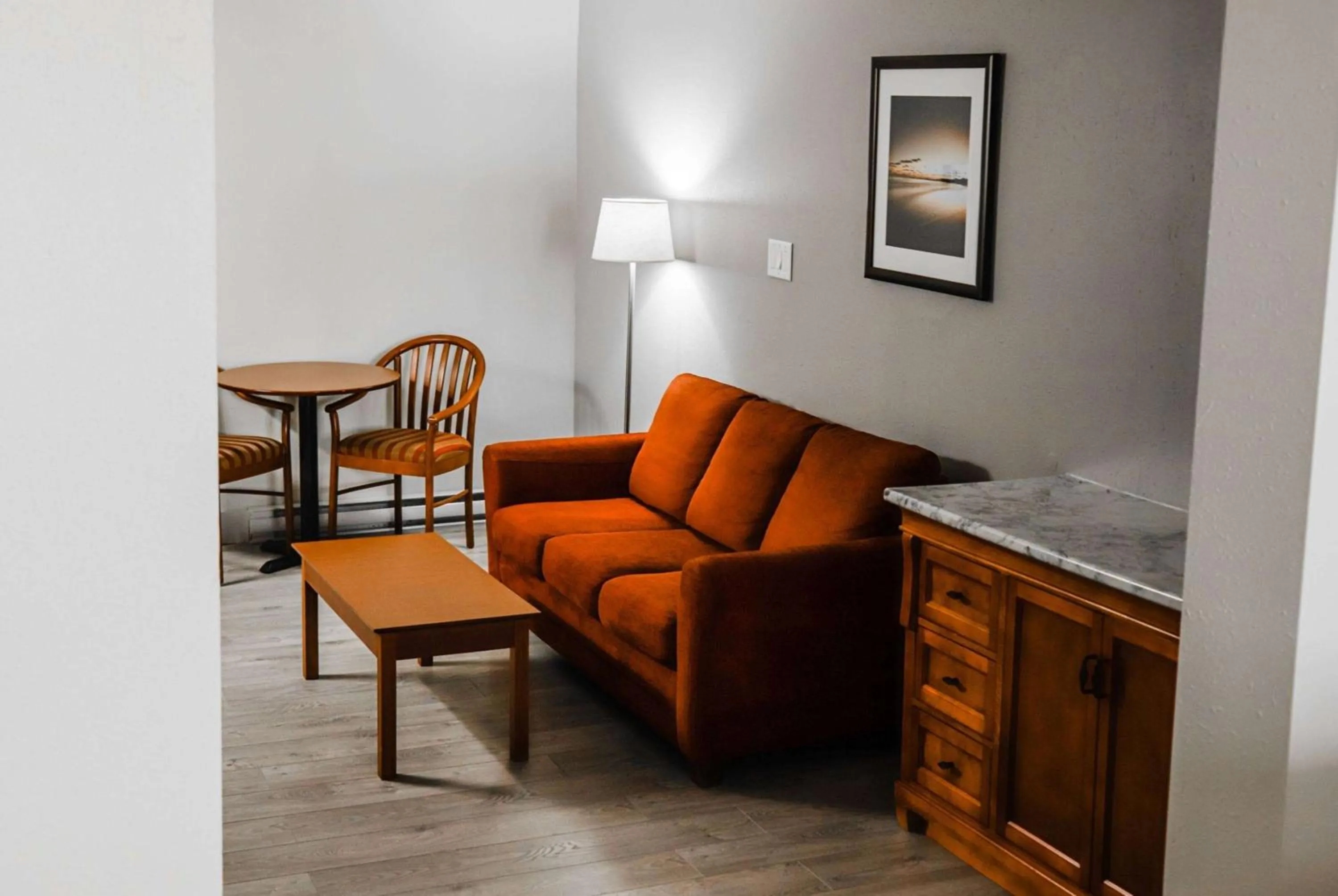 Photo of the whole room in Super 8 by Wyndham Campbellton NB