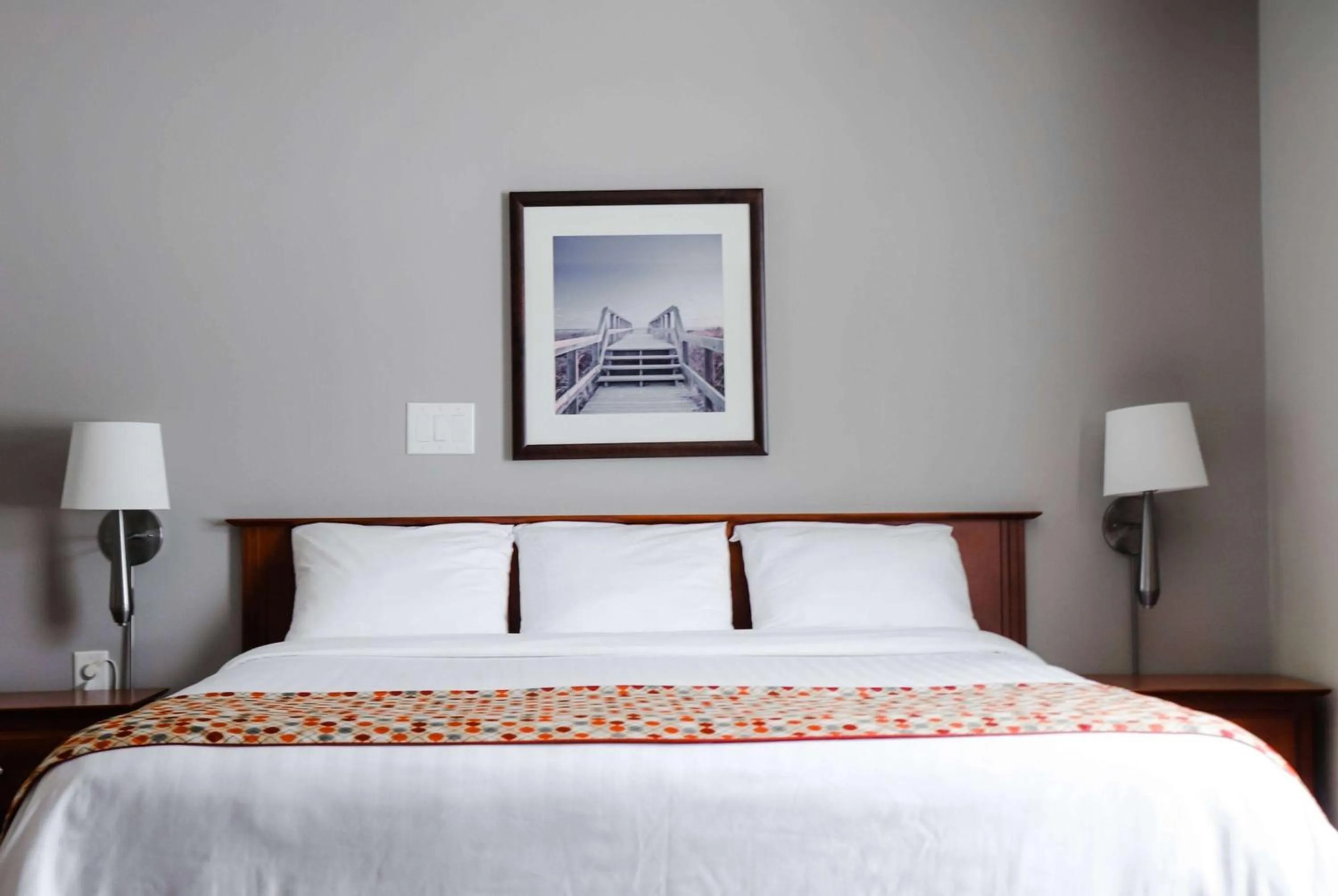 Photo of the whole room, Bed in Super 8 by Wyndham Campbellton NB