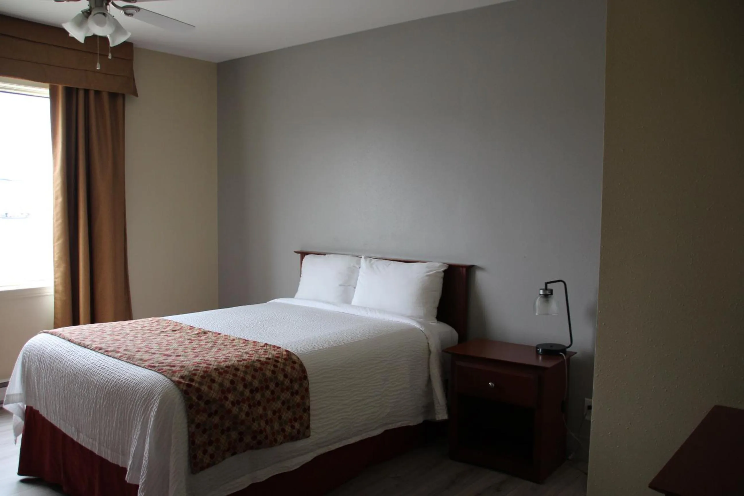 Bed in Super 8 by Wyndham Campbellton NB