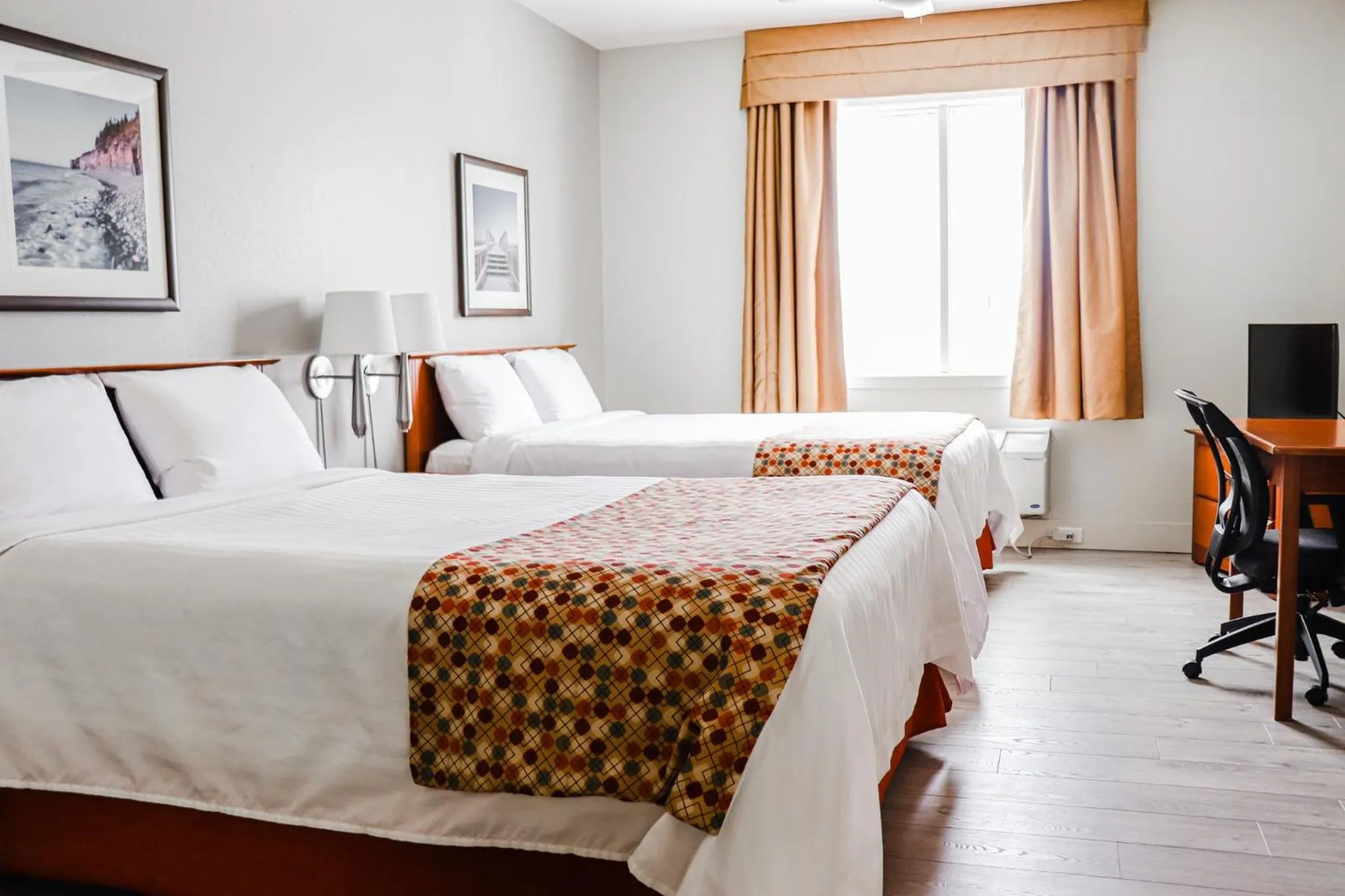 Bedroom, Bed in Super 8 by Wyndham Campbellton NB