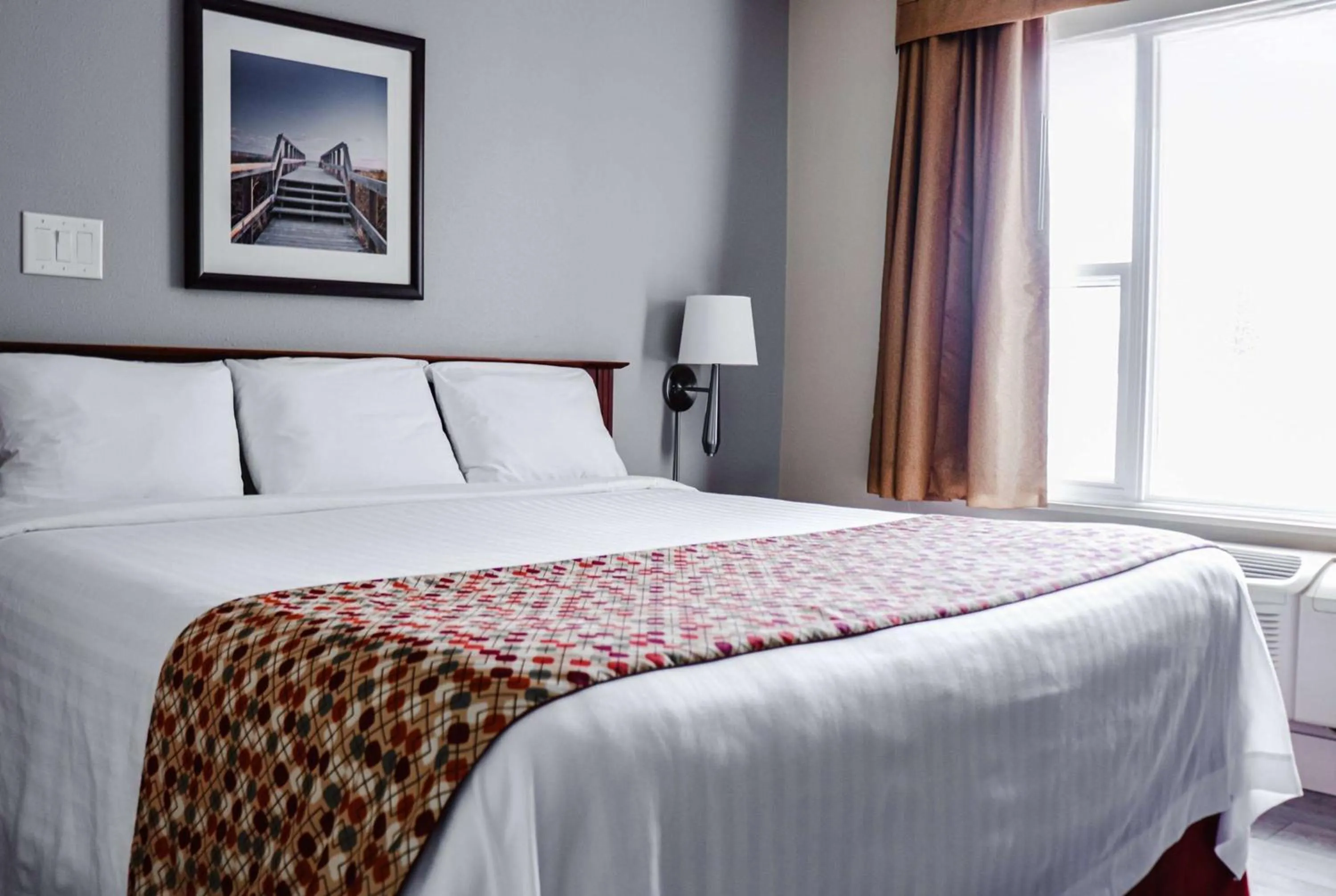 Photo of the whole room, Bed in Super 8 by Wyndham Campbellton NB