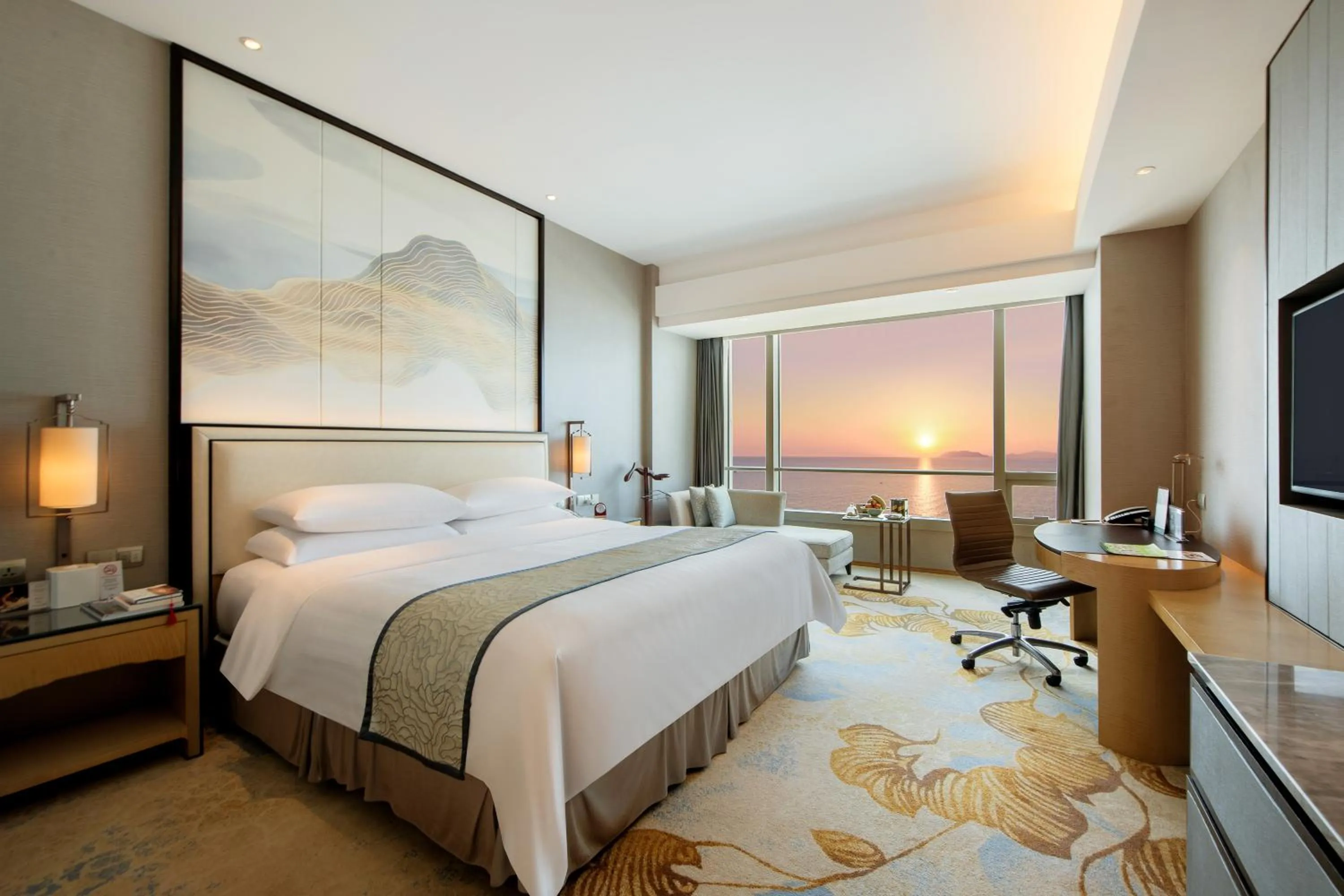 Photo of the whole room, Bed in Shangri-La Xiamen