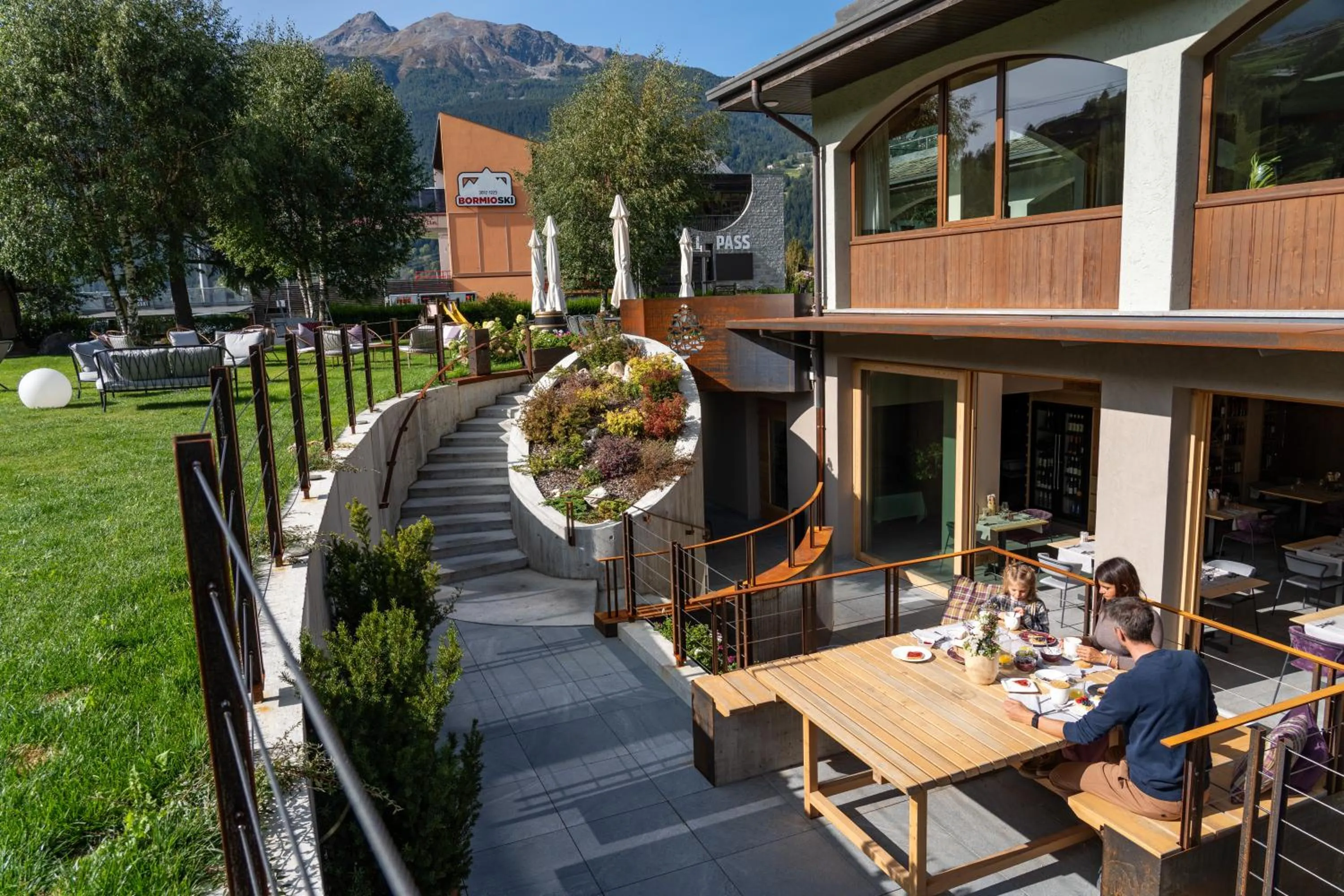 Restaurant/places to eat in Hotel Nevada