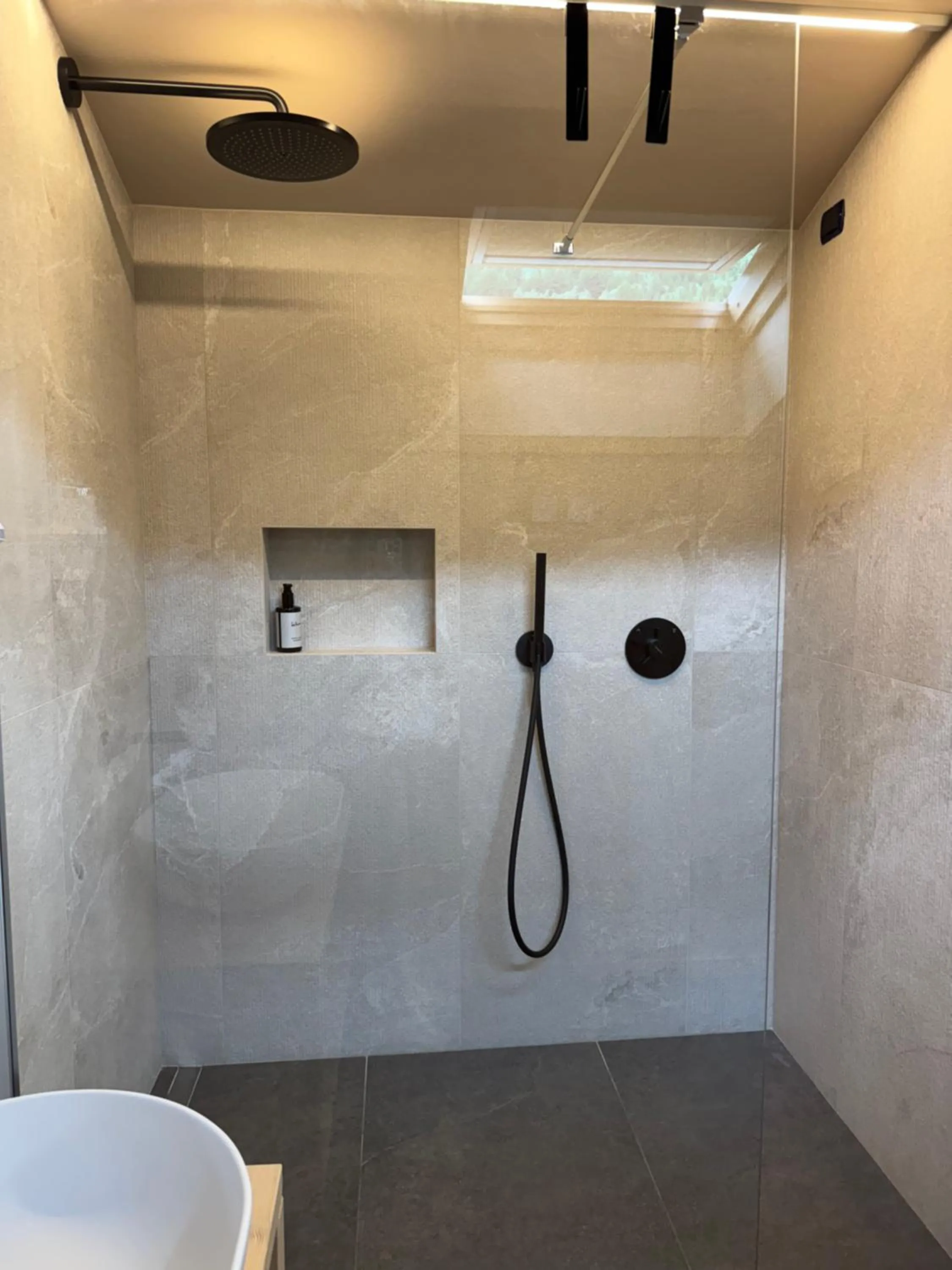 Shower in Hotel Nevada