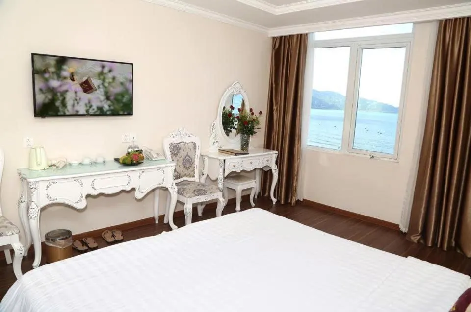 Bed in Tuyet Son Hotel (TS Ocean Hotel)