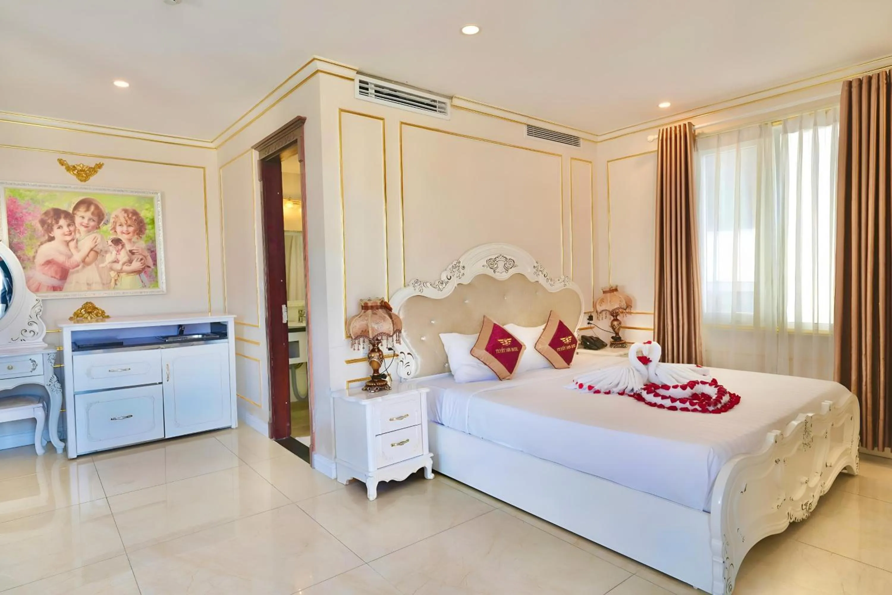 Bedroom, Bed in Tuyet Son Hotel (TS Ocean Hotel)