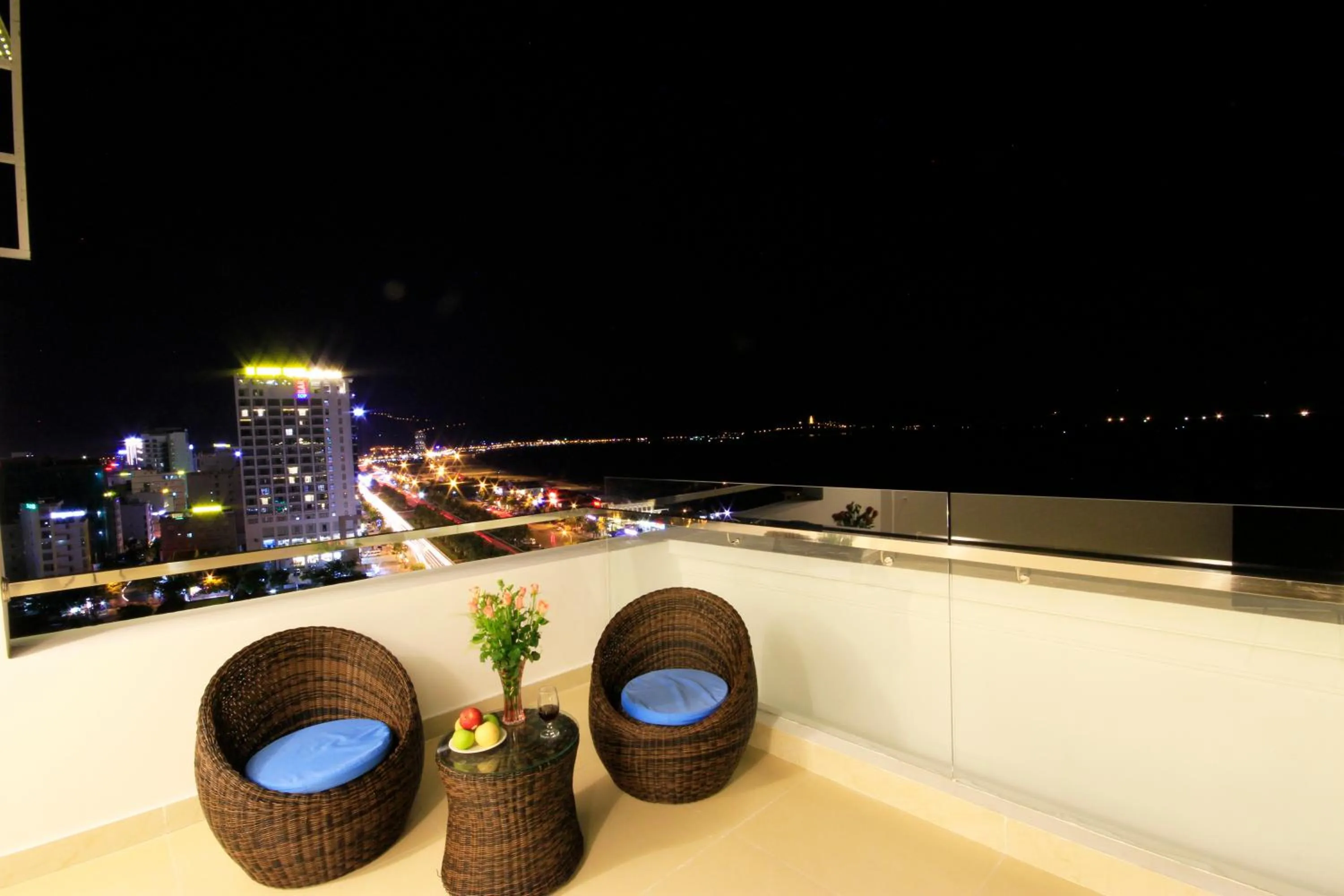 Night in Tuyet Son Hotel (TS Ocean Hotel)