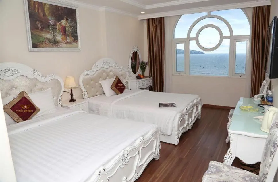 Bed in Tuyet Son Hotel (TS Ocean Hotel)