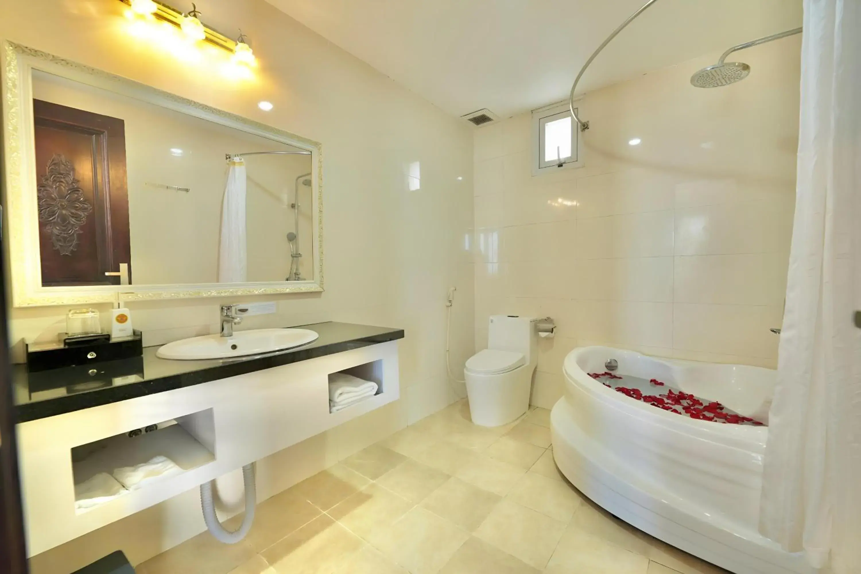 Junior Suite in Tuyet Son Hotel (TS Ocean Hotel) Junior Suite in Tuyet Son Hotel (TS Ocean Hotel)