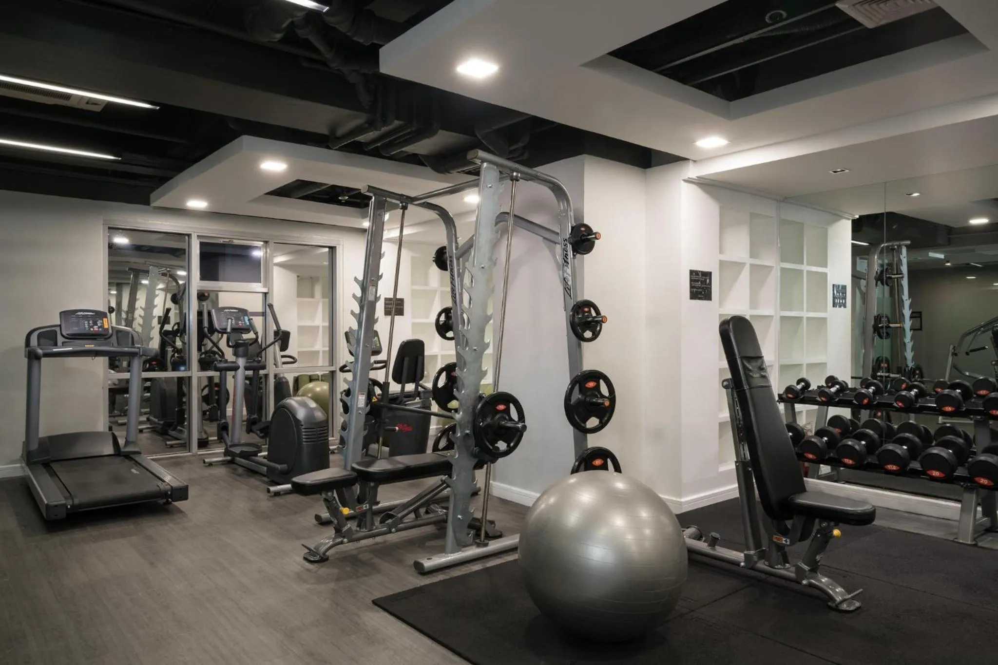 Fitness centre/facilities in Astoria Plaza