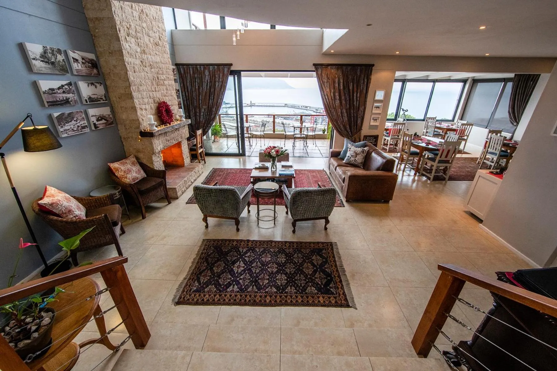 Communal lounge/ TV room in Mariner Guesthouse & Villa