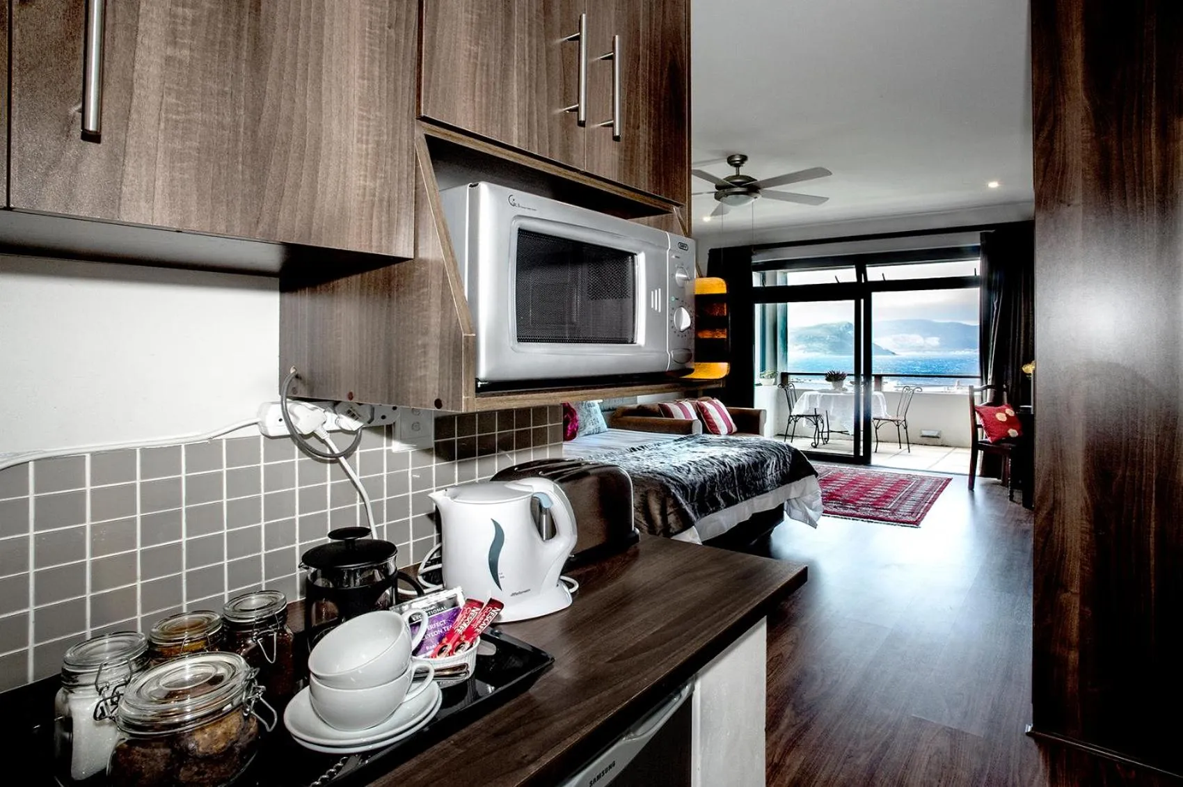 Coffee/tea facilities in Mariner Guesthouse & Villa