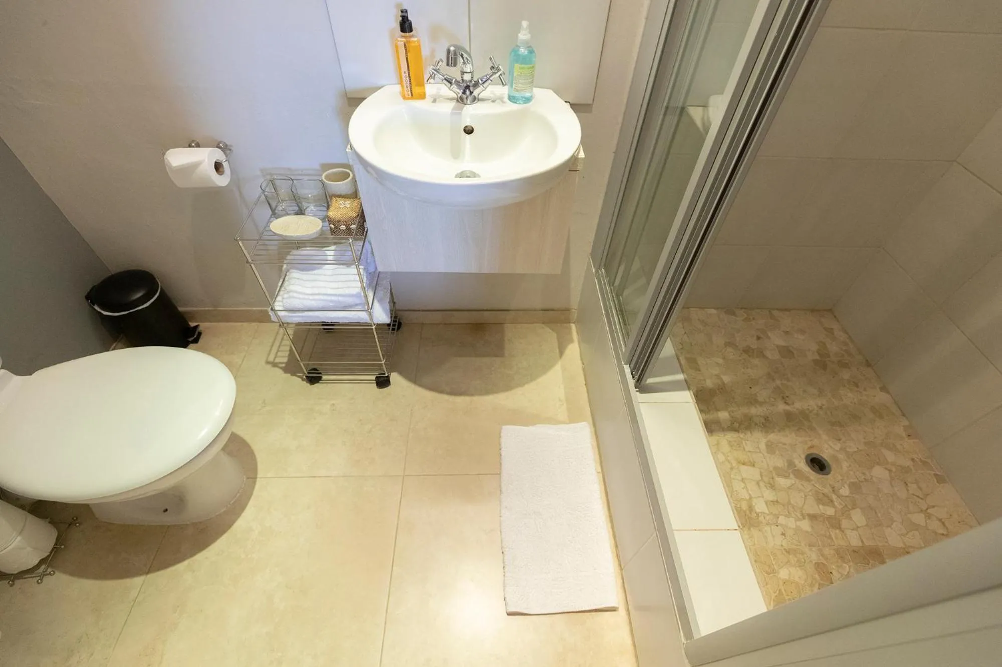 Shower in Mariner Guesthouse & Villa