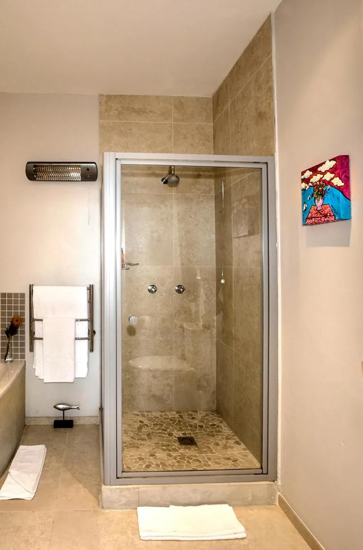Shower in Mariner Guesthouse & Villa