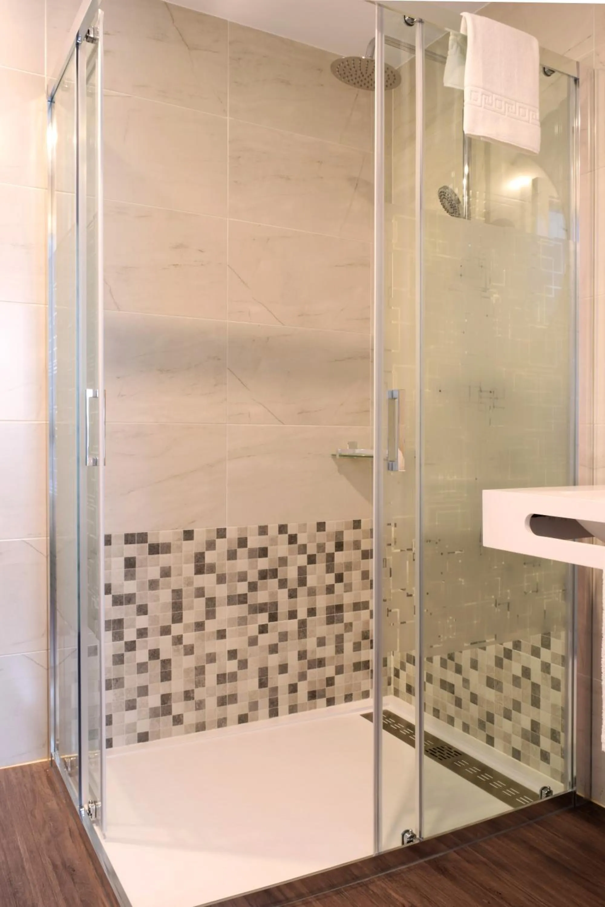 Shower in Hotel New Bilbao Airport