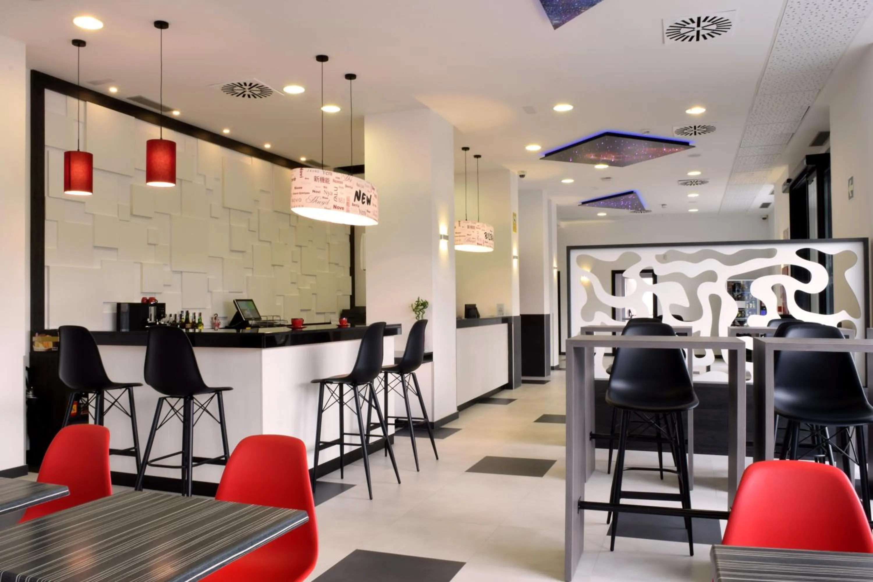 Lobby or reception in Hotel New Bilbao Airport