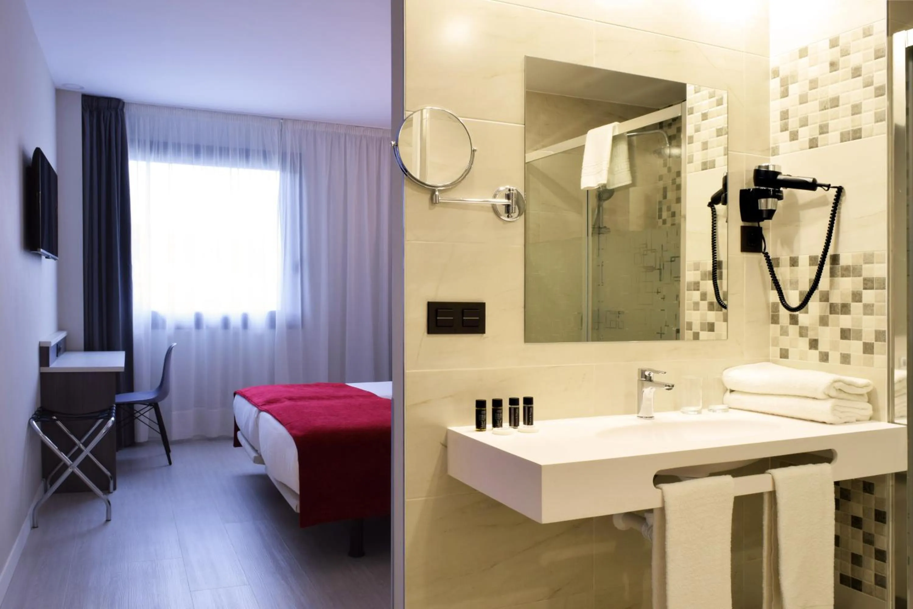 Shower, Bed in Hotel New Bilbao Airport
