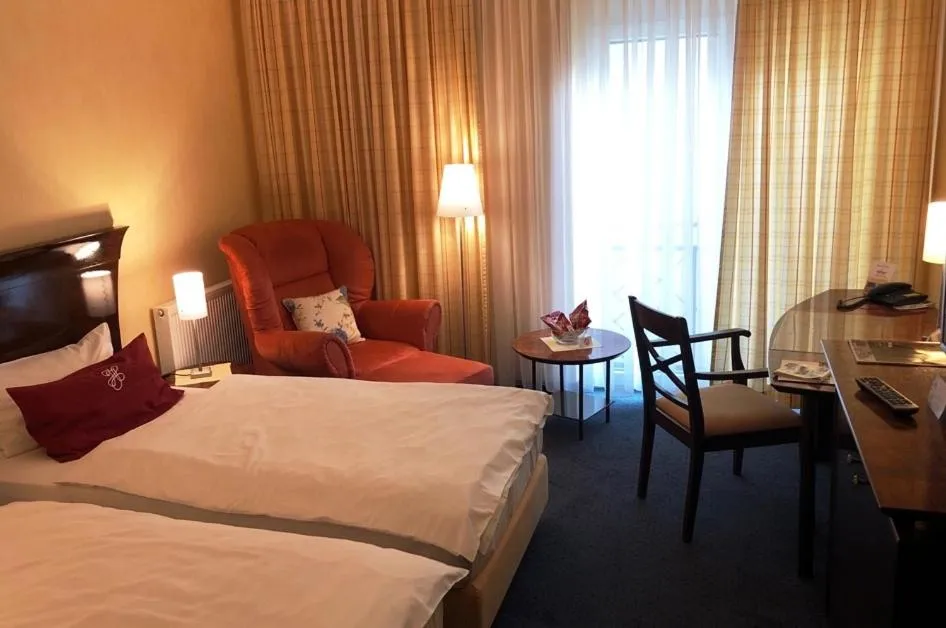 Photo of the whole room, Bed in Akzent Hotel Höltje