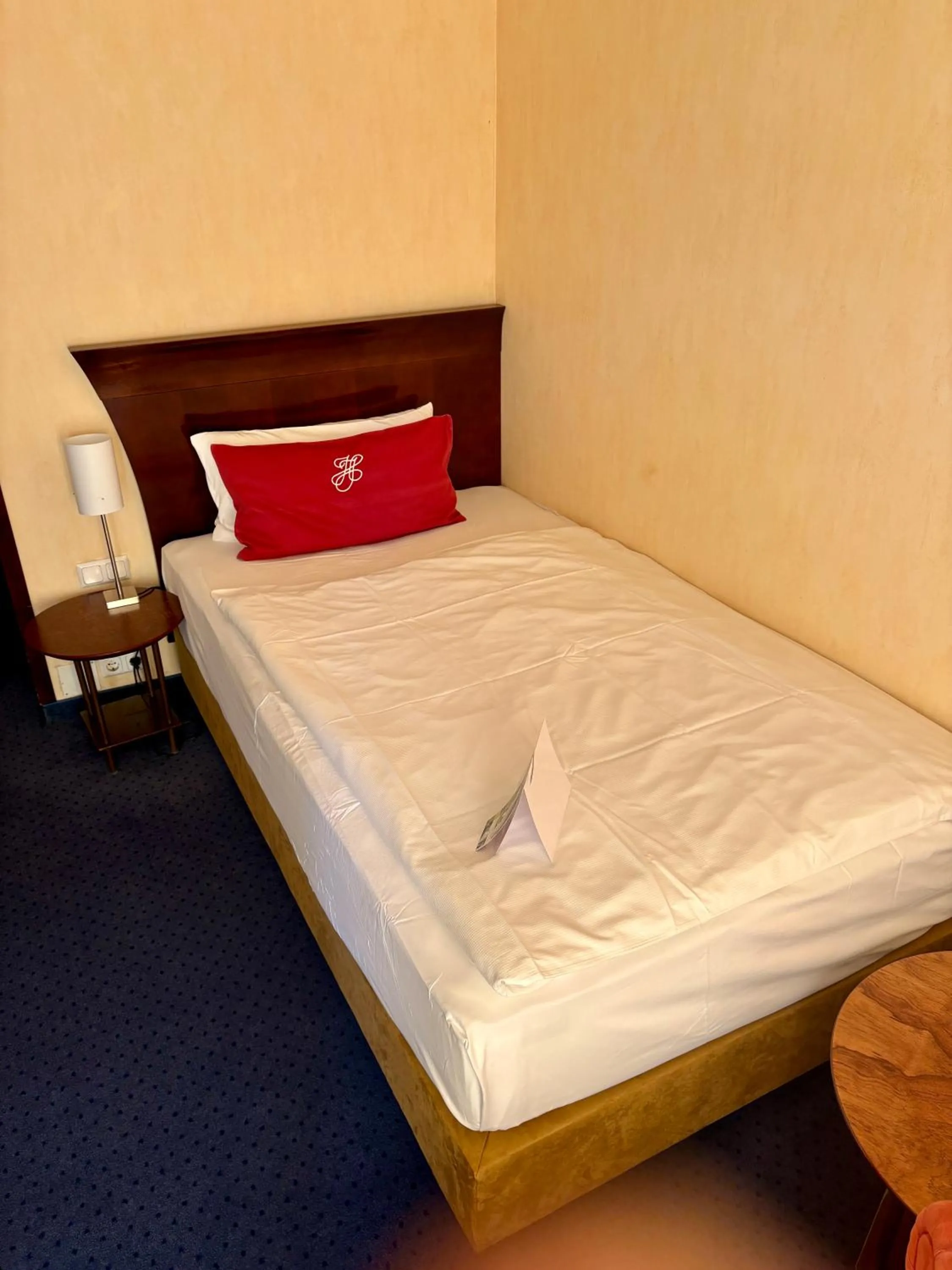Photo of the whole room, Bed in Akzent Hotel Höltje