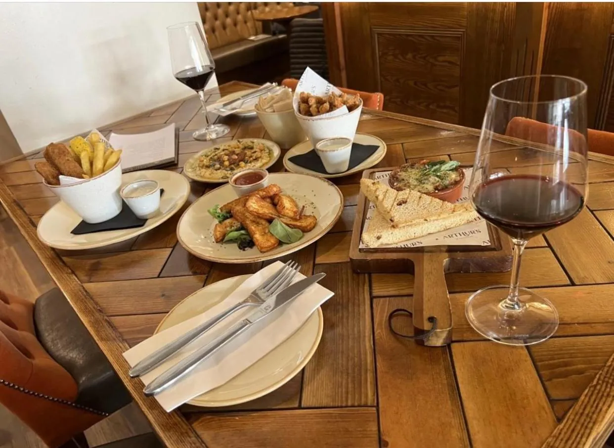 Restaurant/places to eat in Arthur's Bar & Accommodation