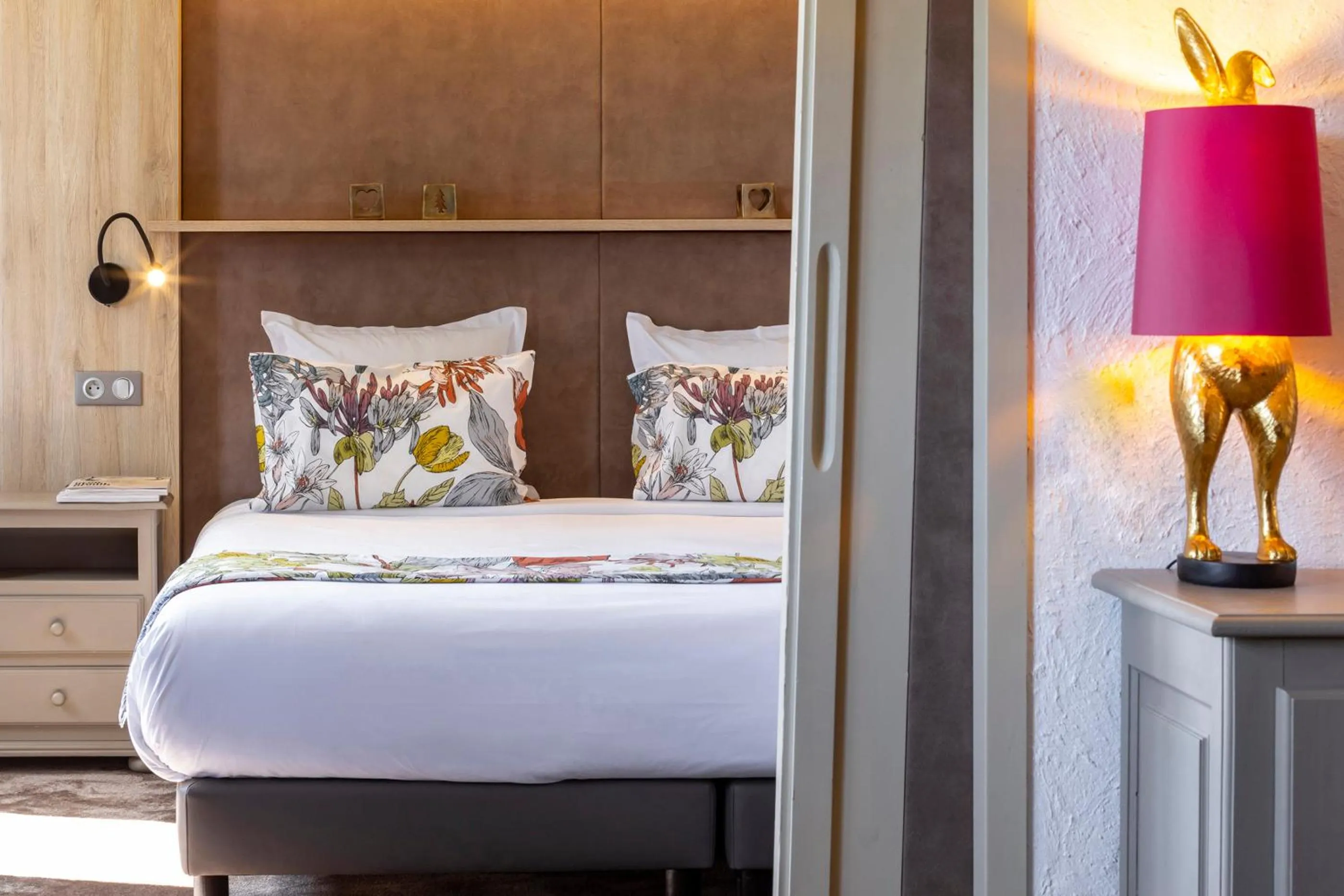 Bedroom, Bed in Hôtel Courcheneige