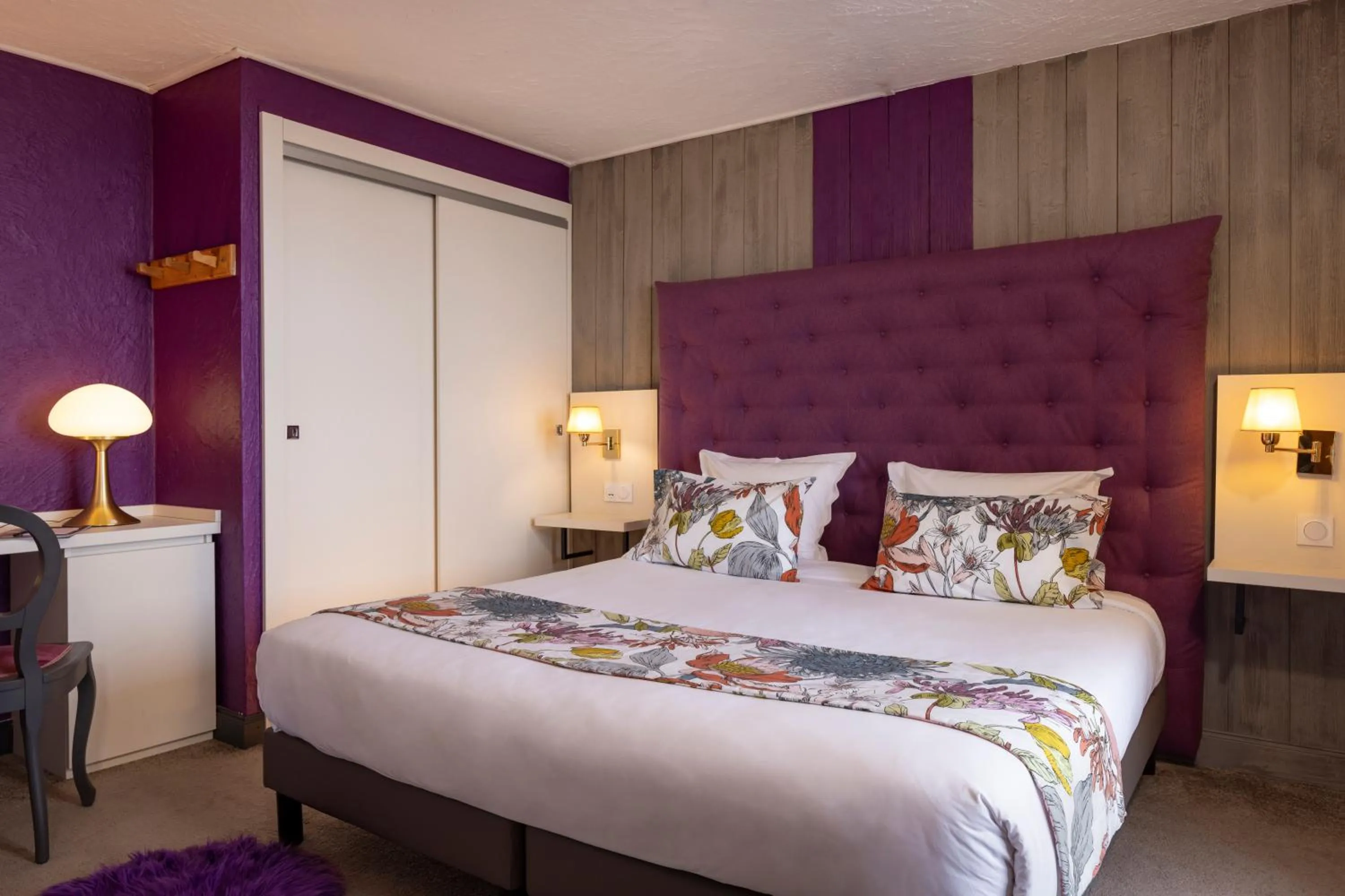 Bedroom, Bed in Hôtel Courcheneige