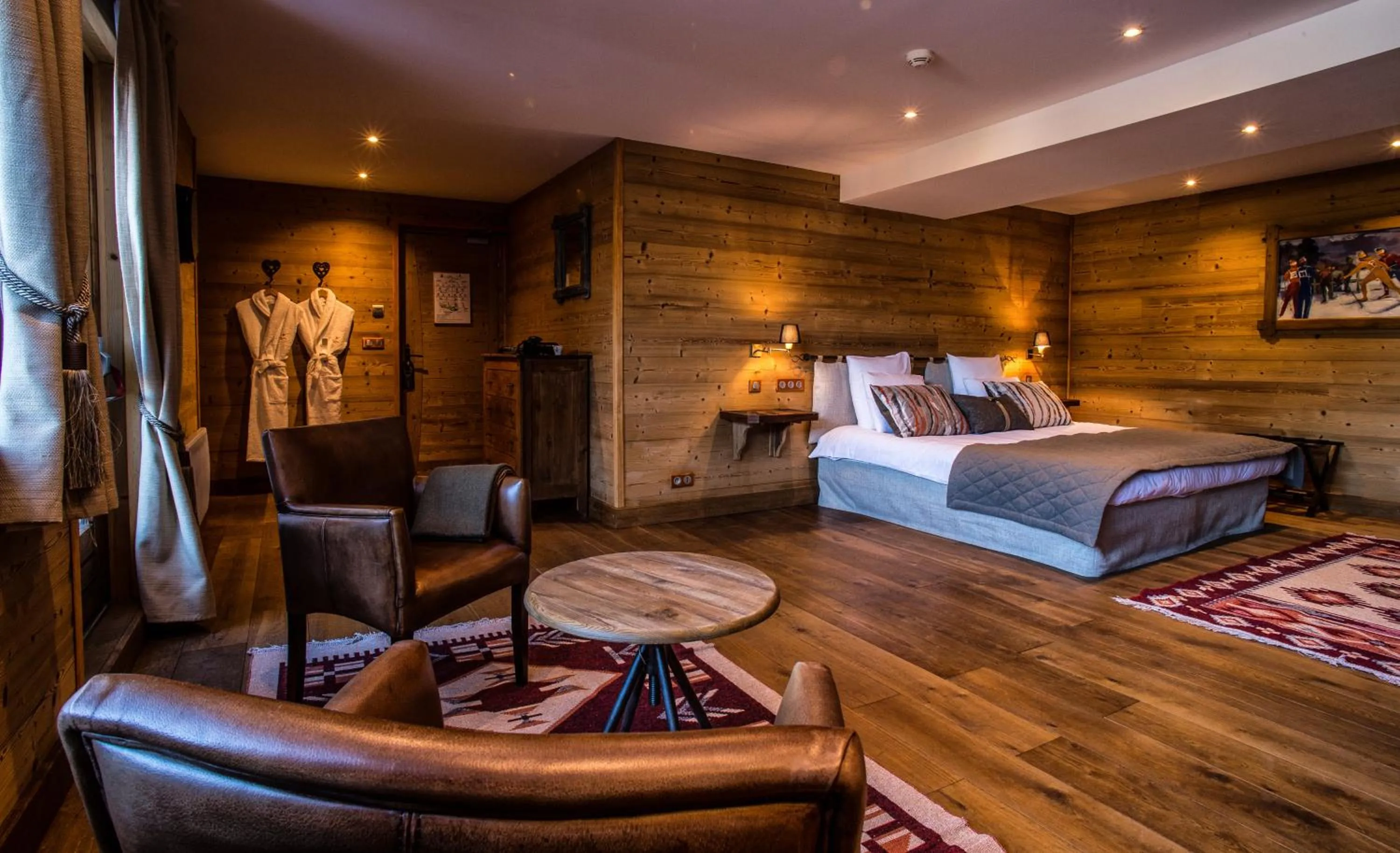 Photo of the whole room, Bed in Hôtel Courcheneige