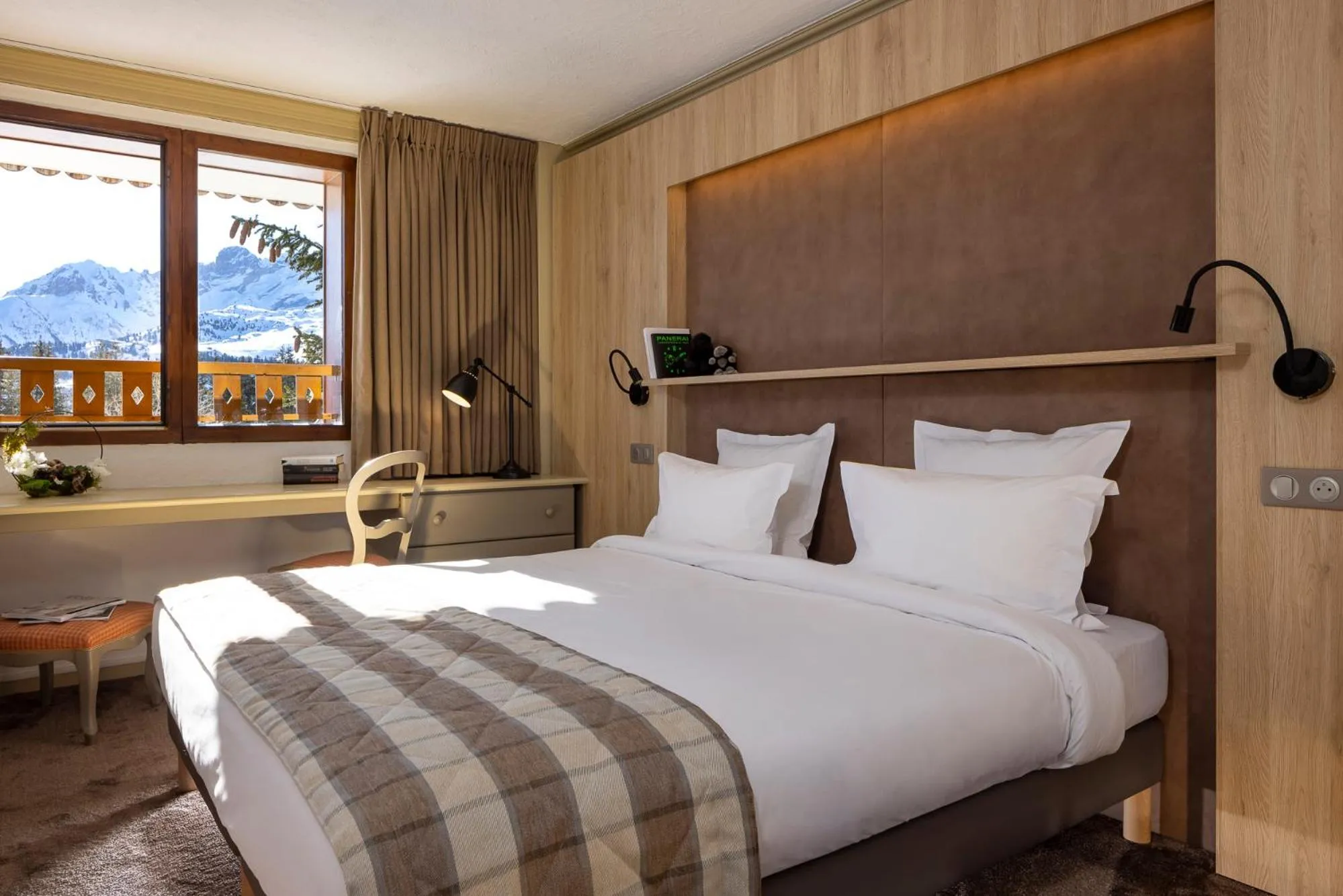 Bed in Hôtel Courcheneige