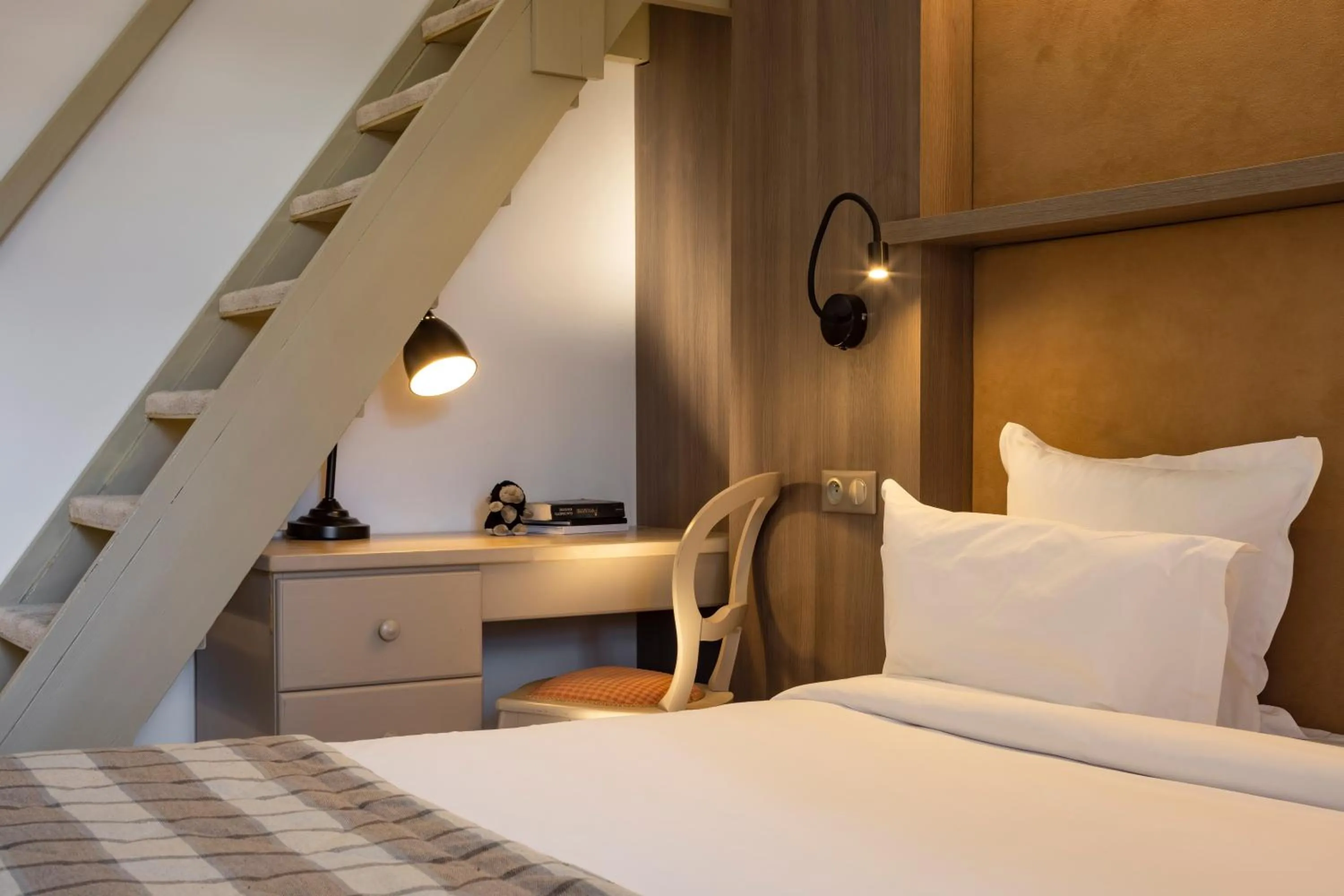 Bedroom, Bed in Hôtel Courcheneige