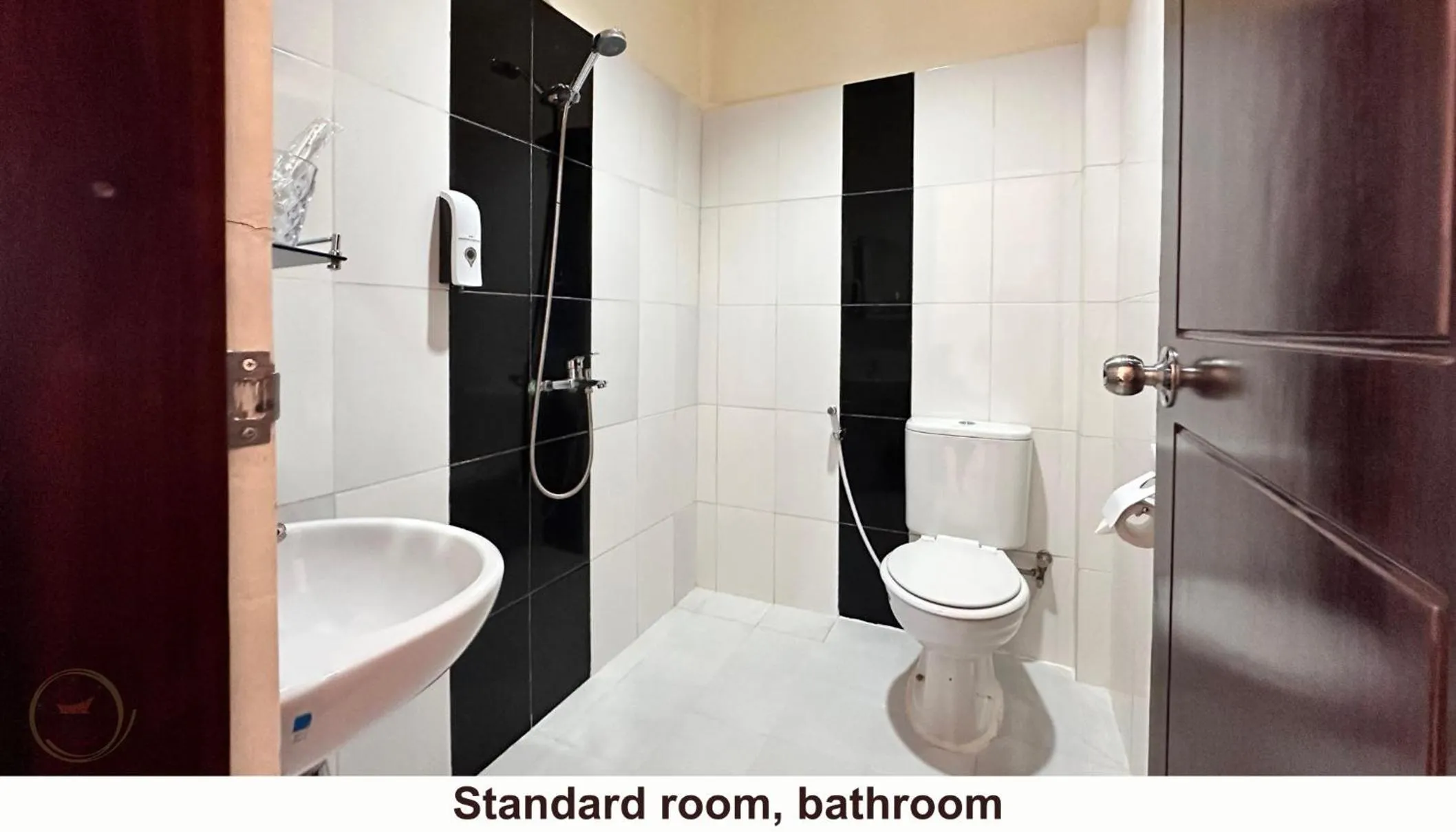 Bathroom in Zoé’s Paradise Waterfront Hotel