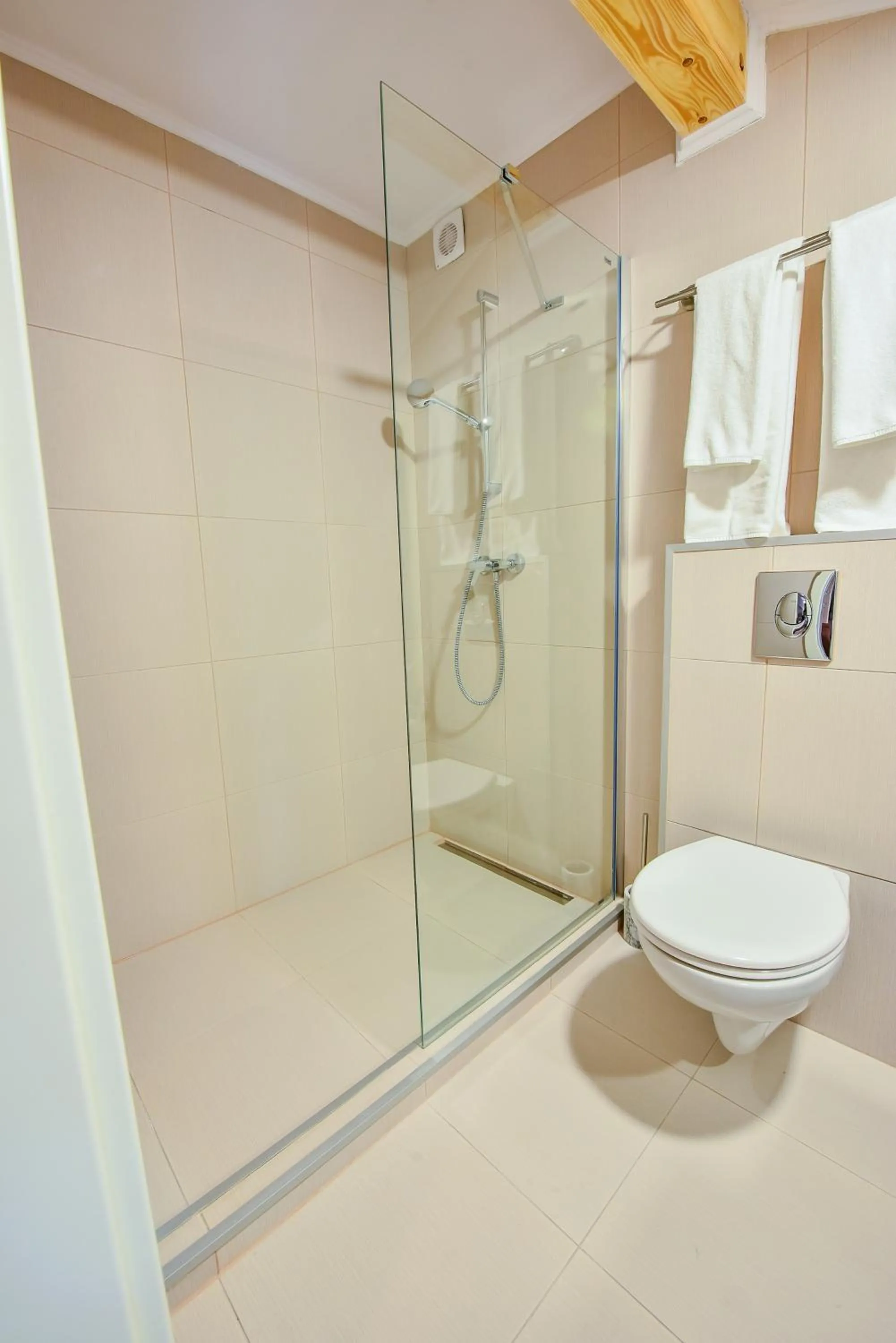 Photo of the whole room in Arsenal Park Transilvania