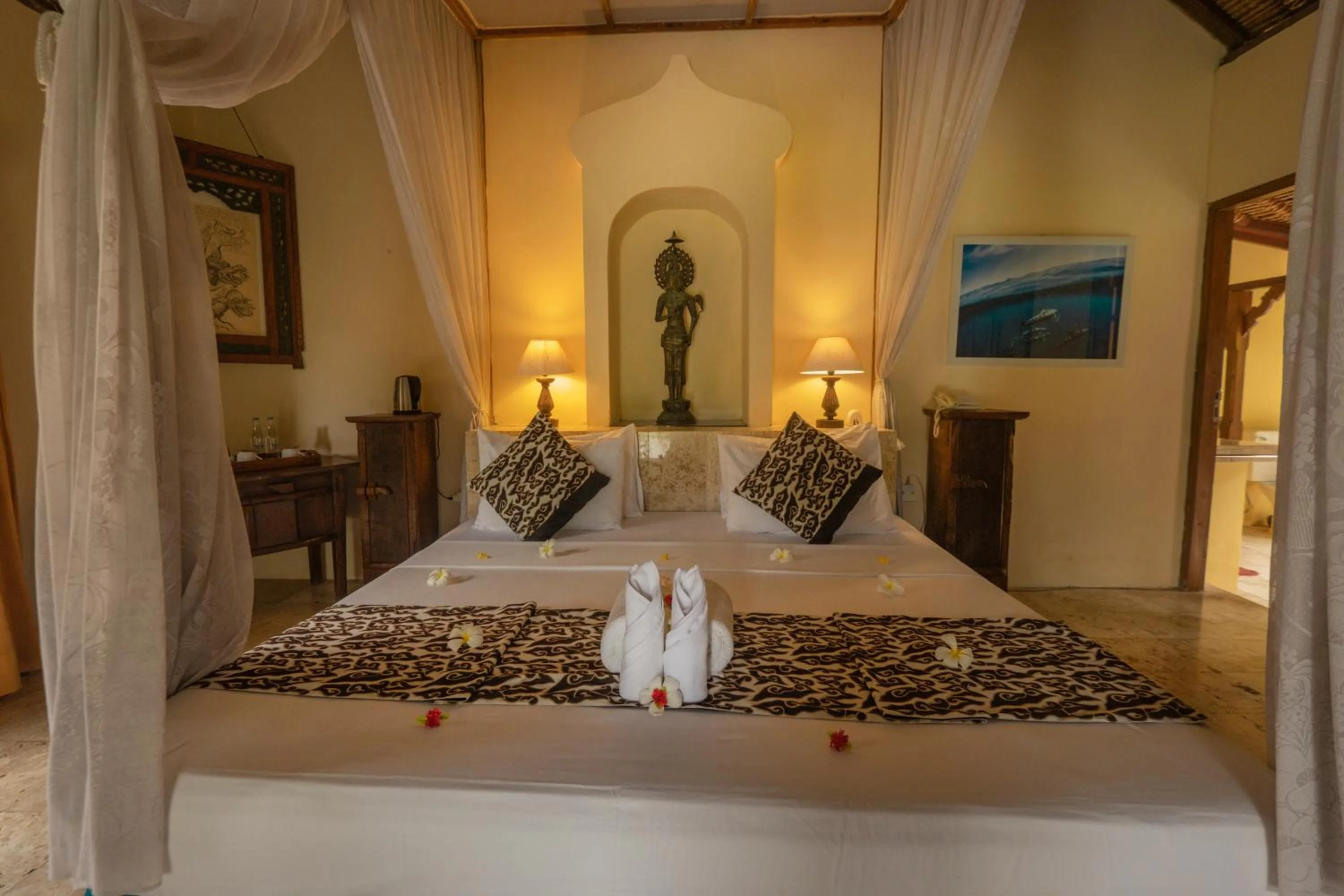 Bathroom, Bed in Taman Sari Bali Resort and Spa