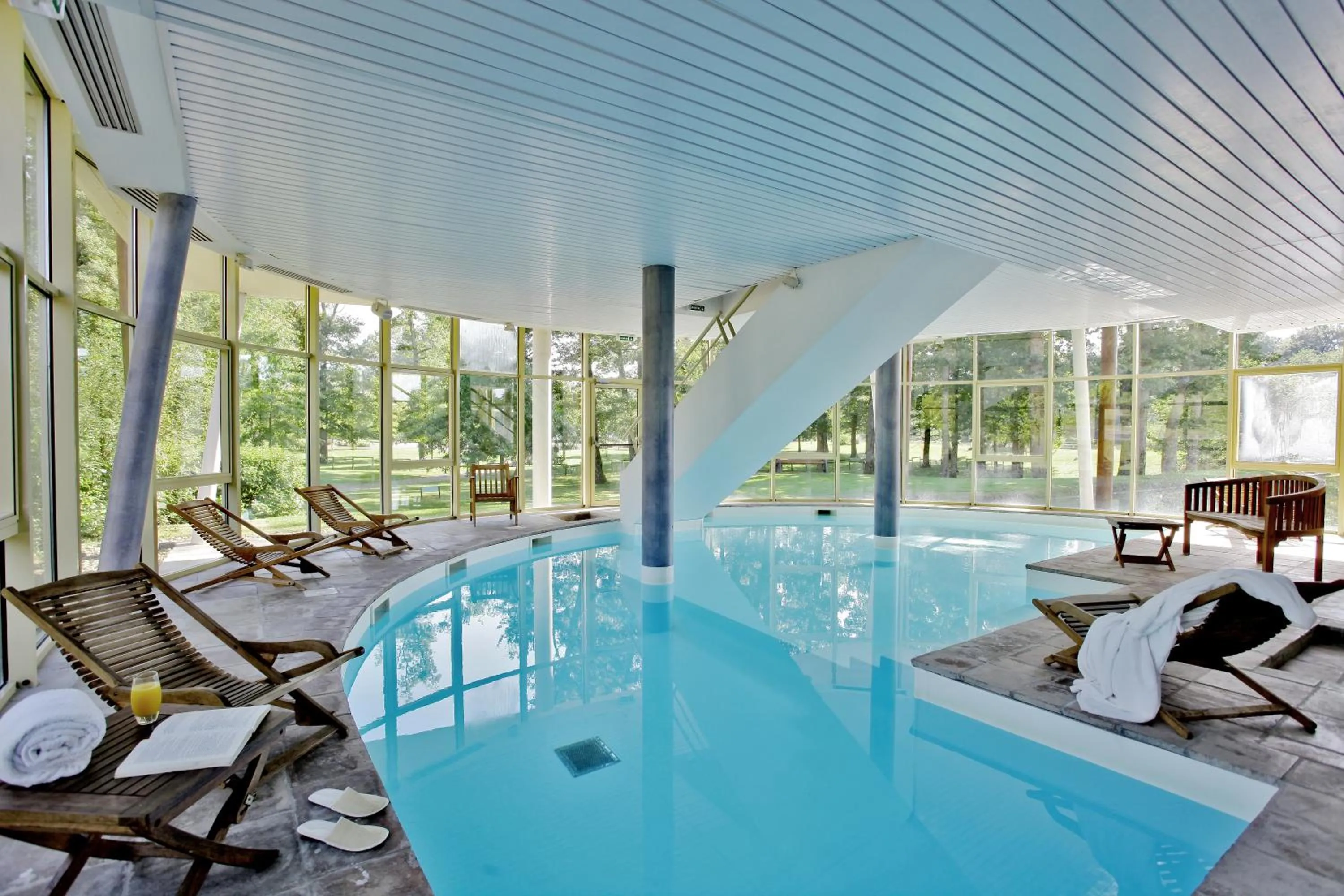 Swimming pool in Logis des Lacs d'Halco