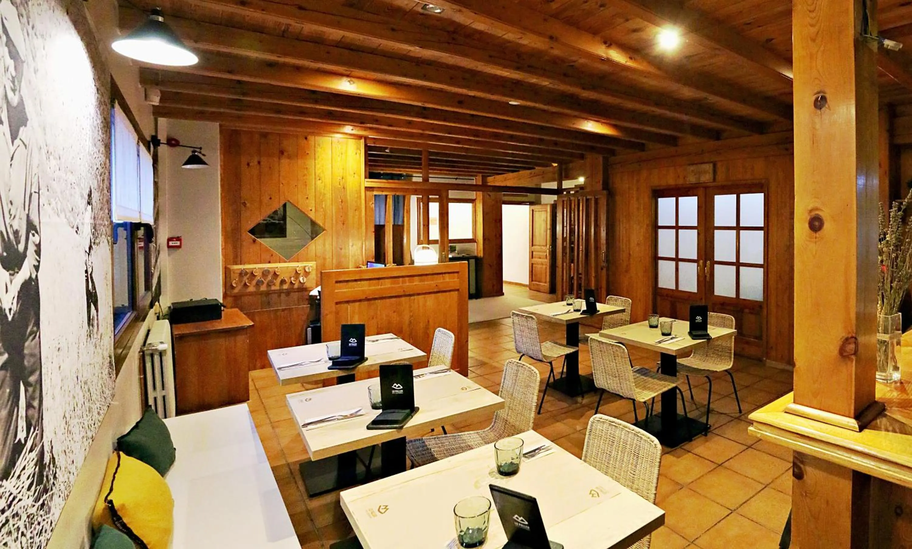 Restaurant/places to eat in Hotel Lo Paller