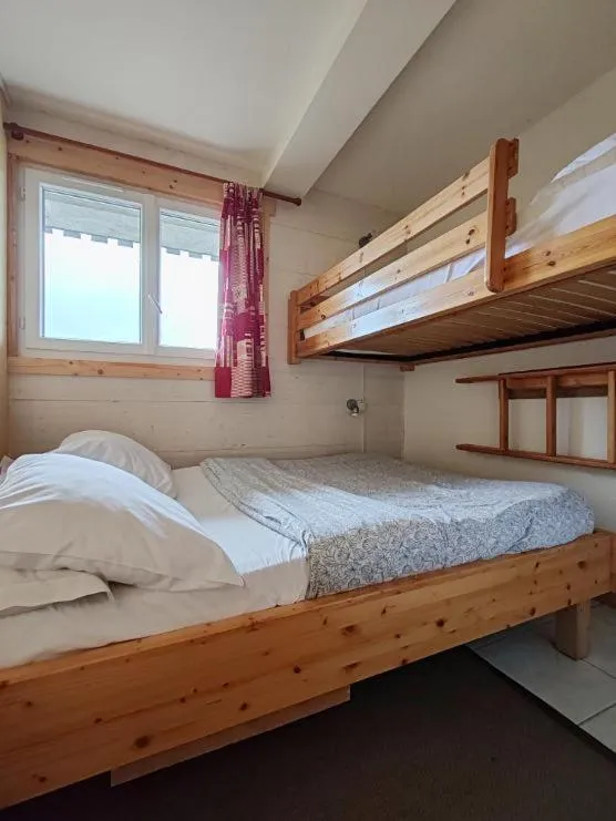 Photo of the whole room, Bed in Les Adrets