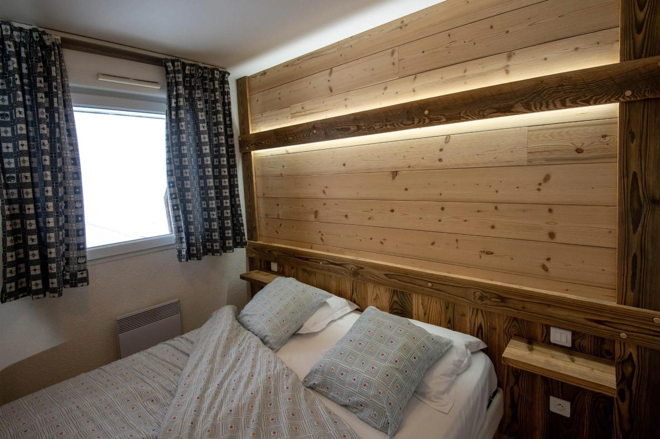 Bedroom, Bed in Les Adrets