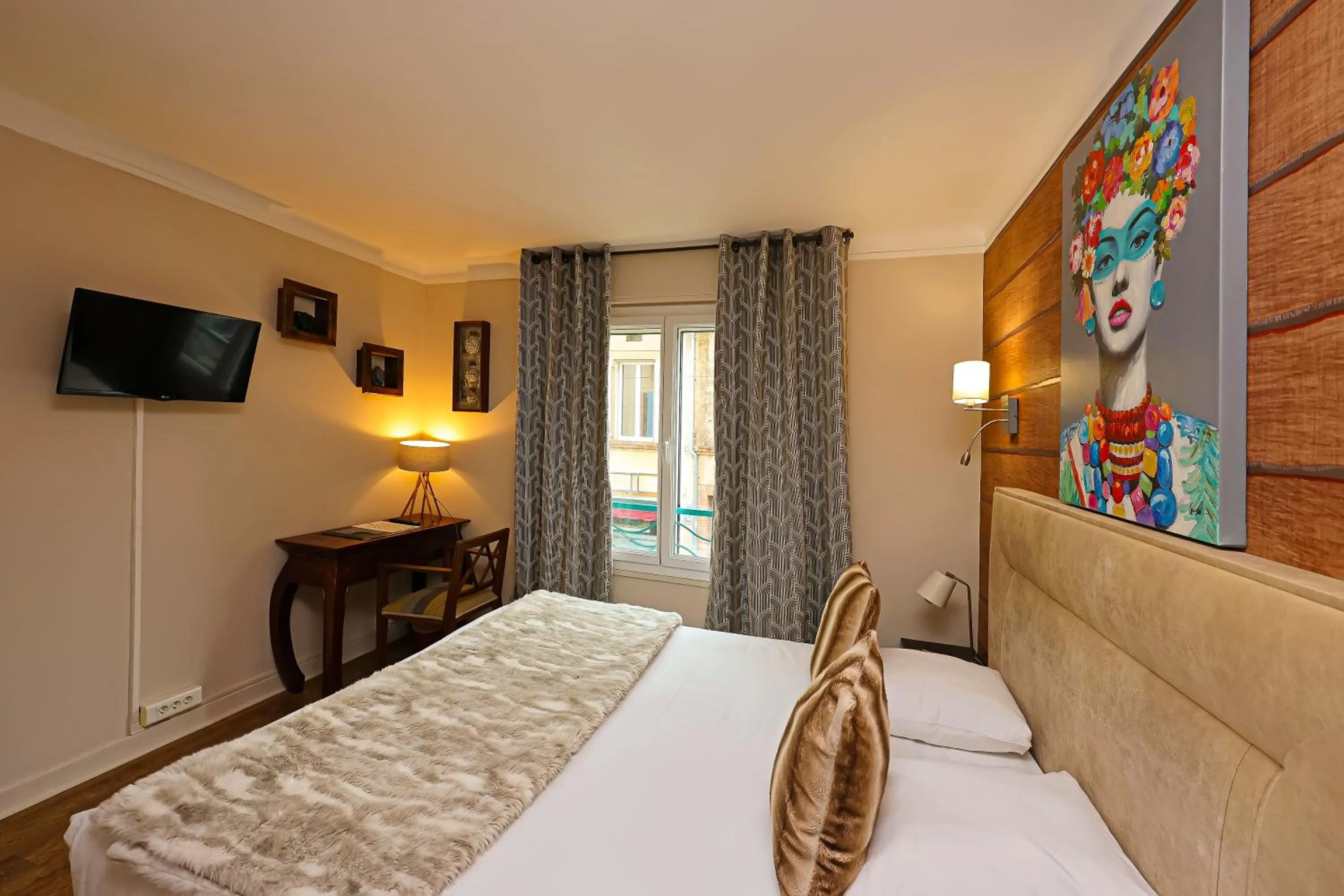 Bed in Hotel Les Pasteliers